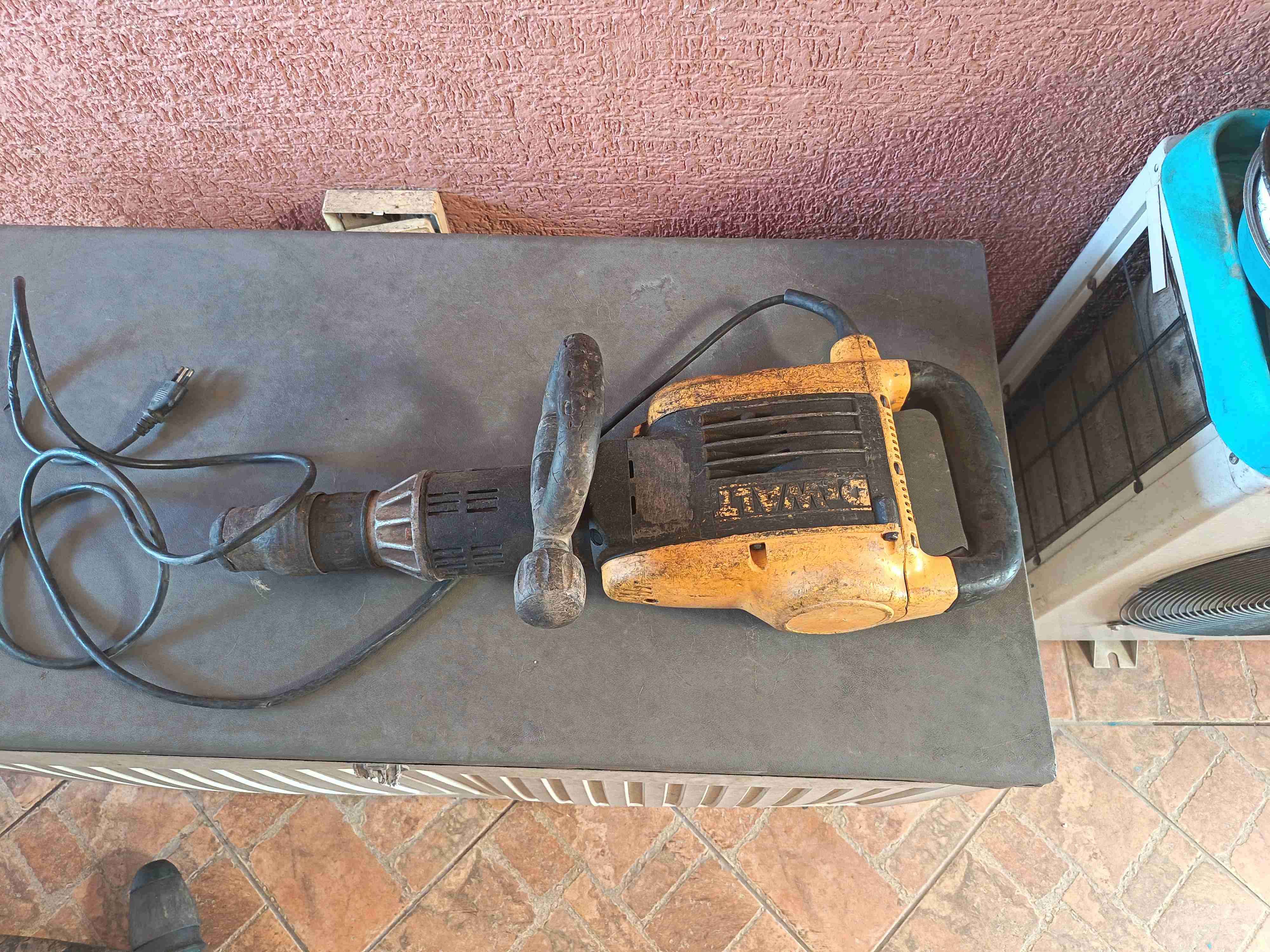 Martillo demoledor eléctrico dewalt - miniatura 3