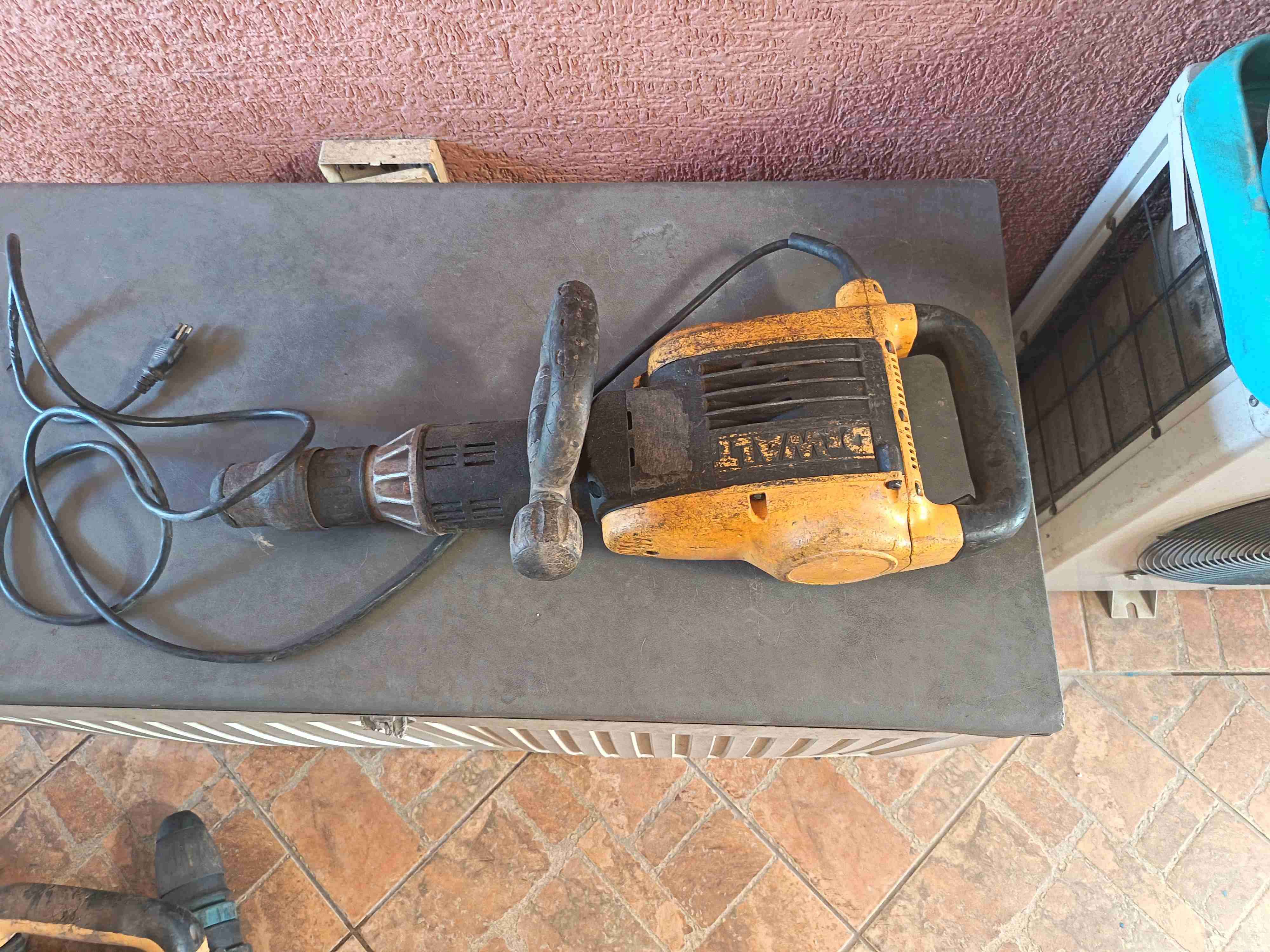 Martillo demoledor eléctrico dewalt - miniatura 4