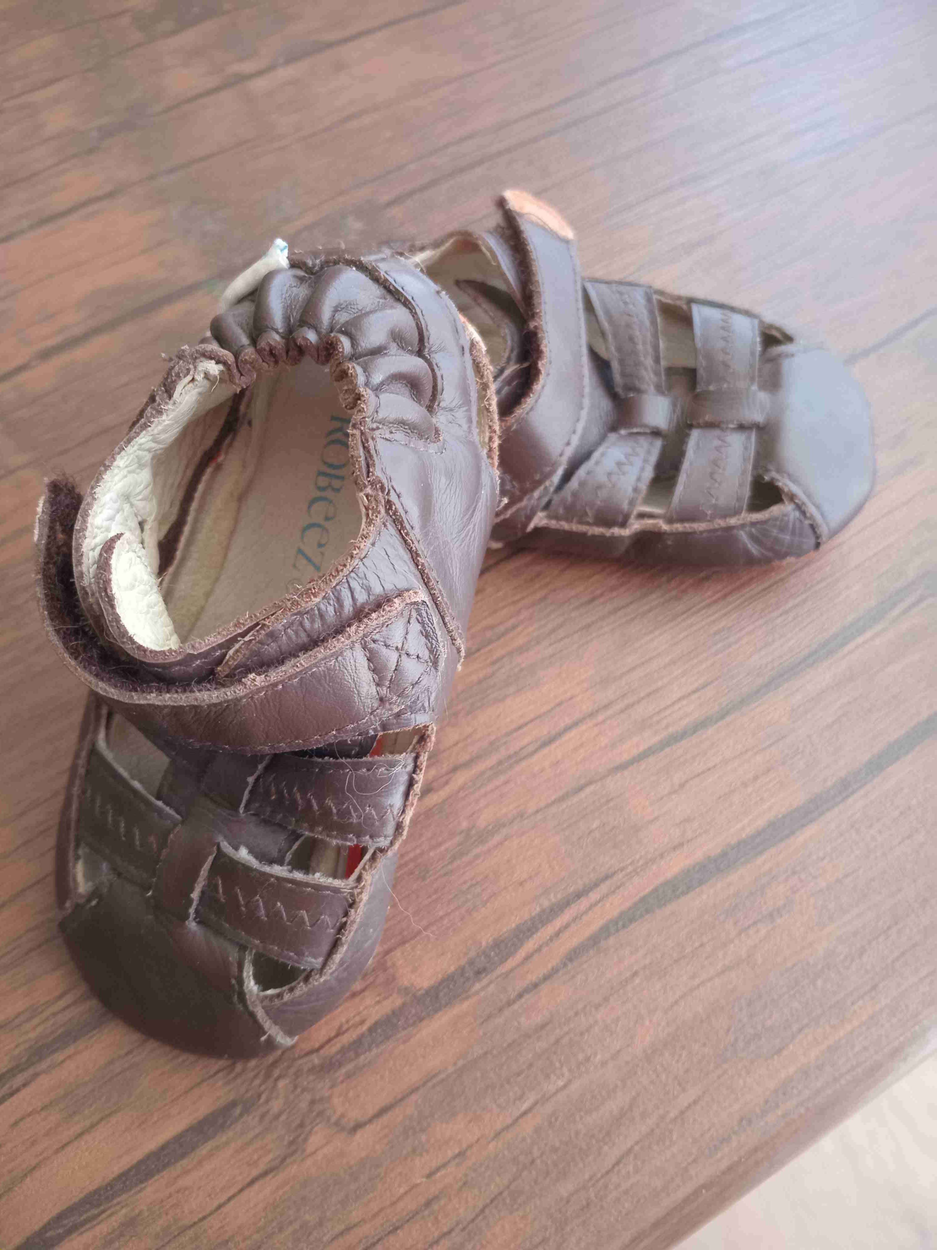 Sandalias café para bebé