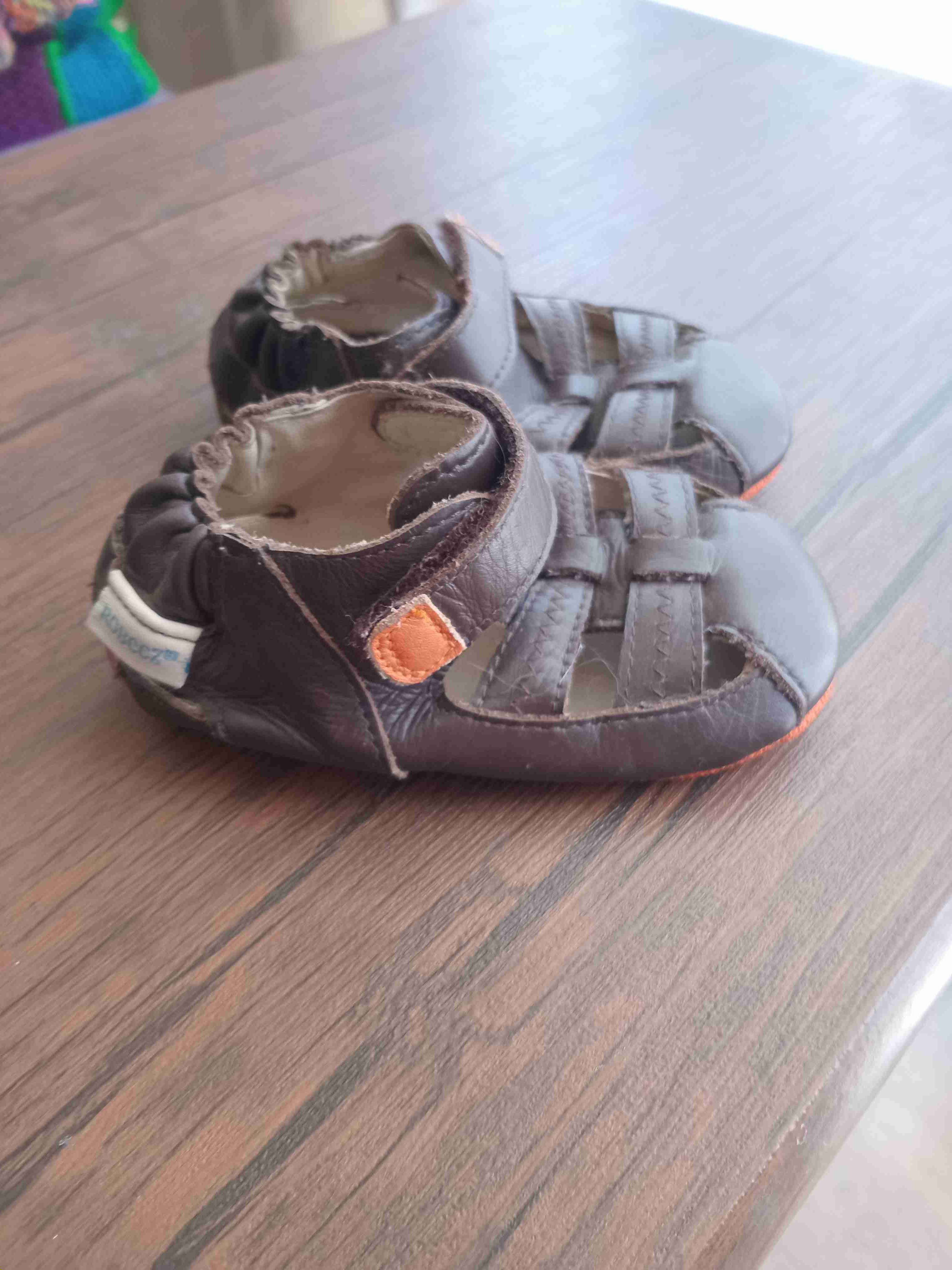 Sandalias café para bebé - miniatura 2