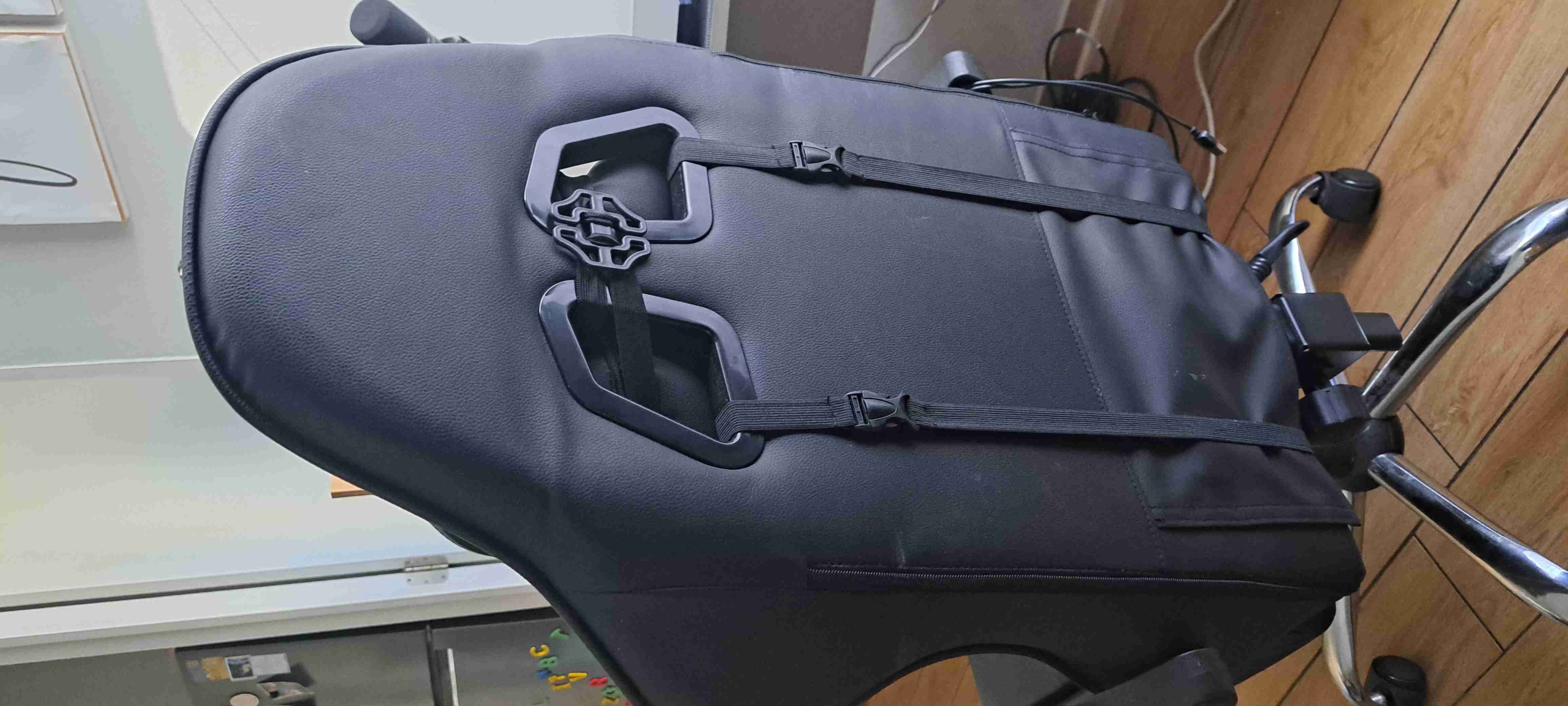 Silla gamer con reposa pies y masajeador - miniatura 2