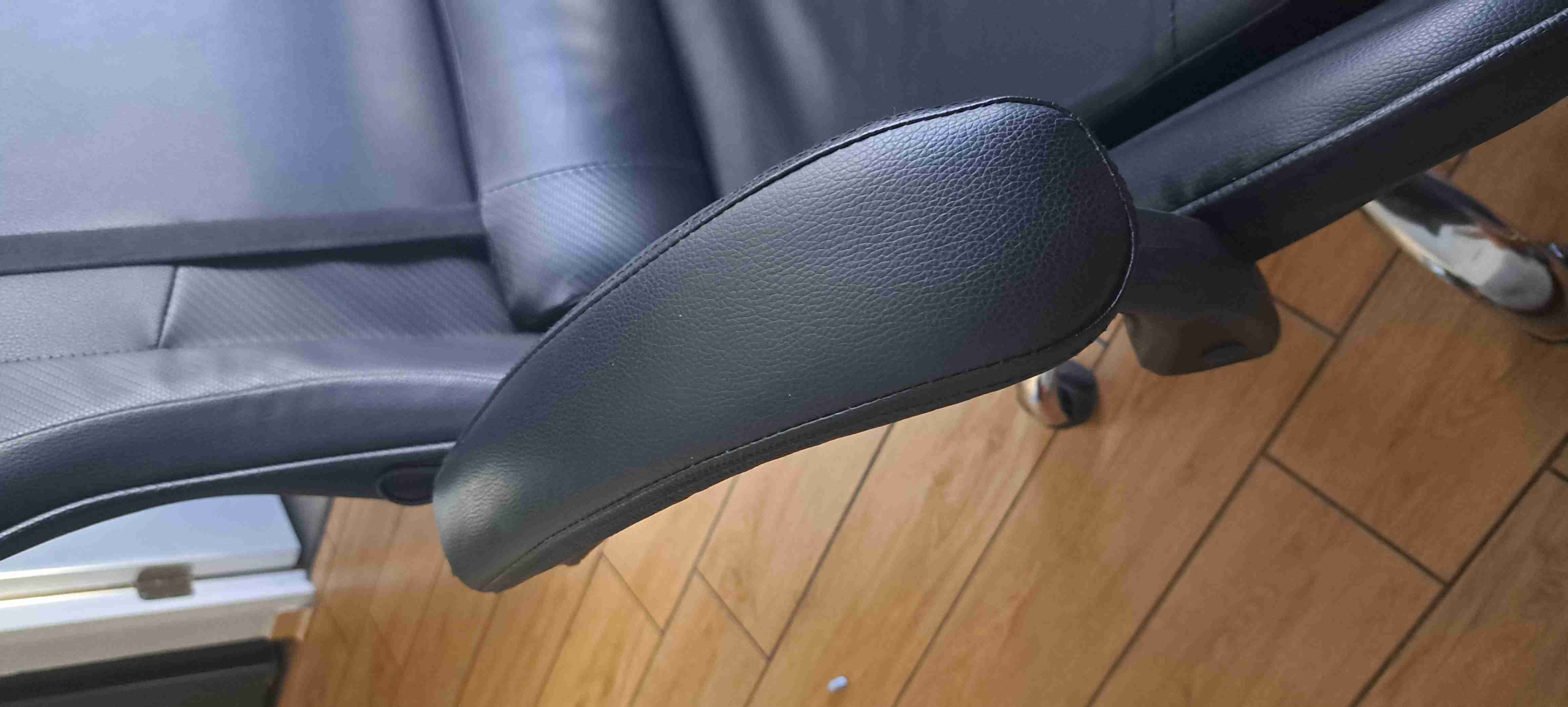 Silla gamer con reposa pies y masajeador - miniatura 3