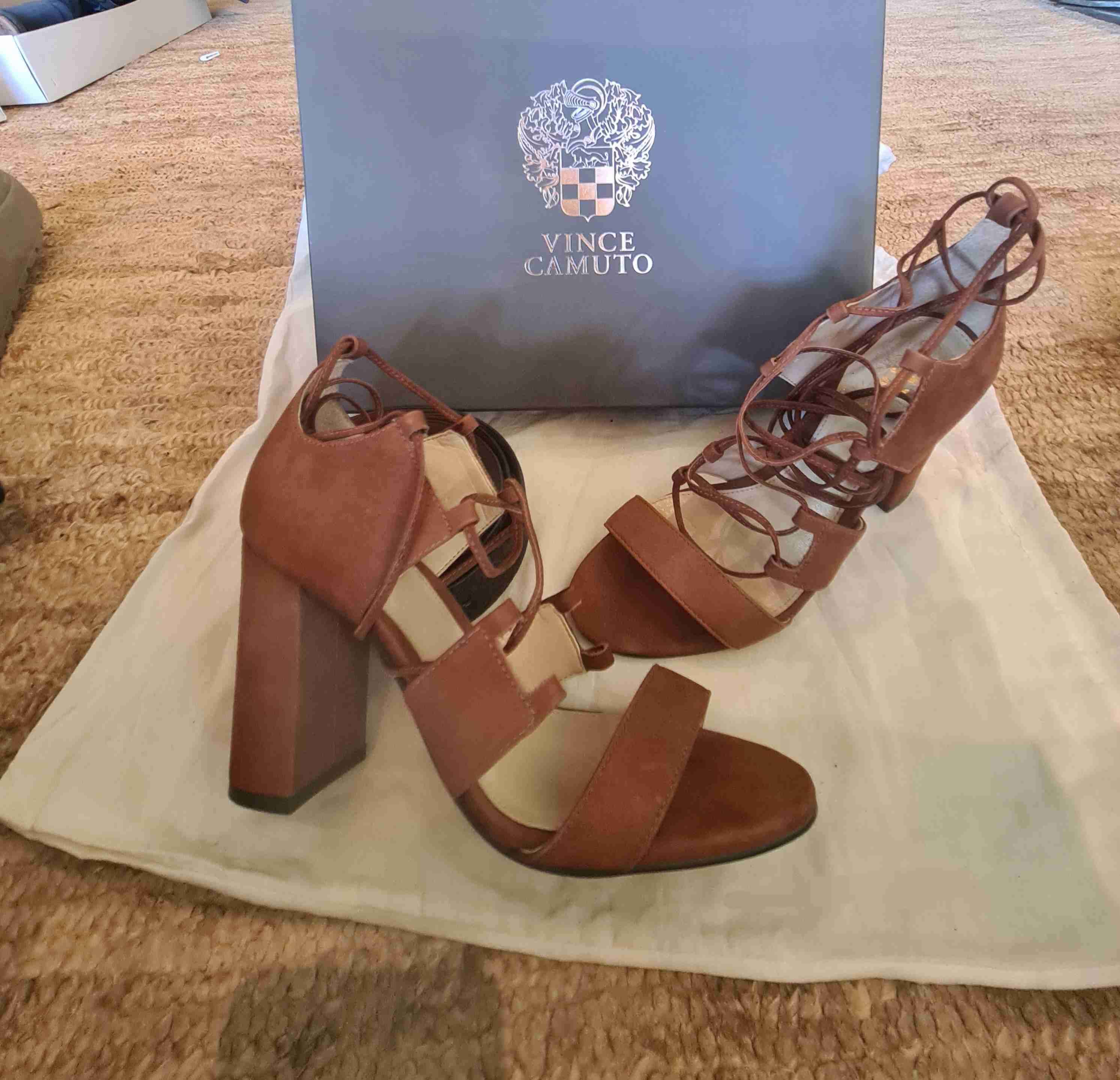 Sandalias taco alto Vince Camuto talla 36