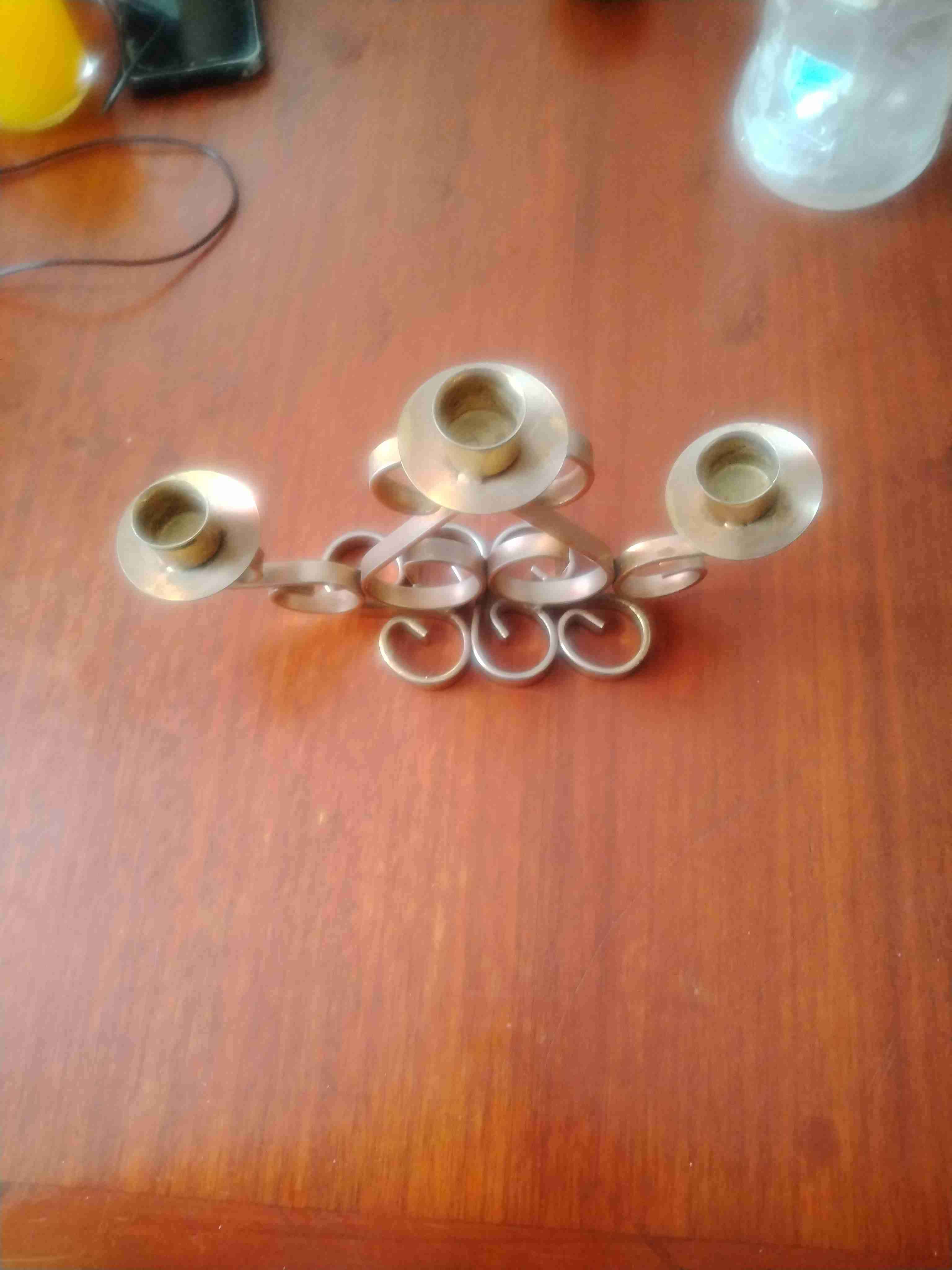 Candelabro de metal dorado - miniatura 4