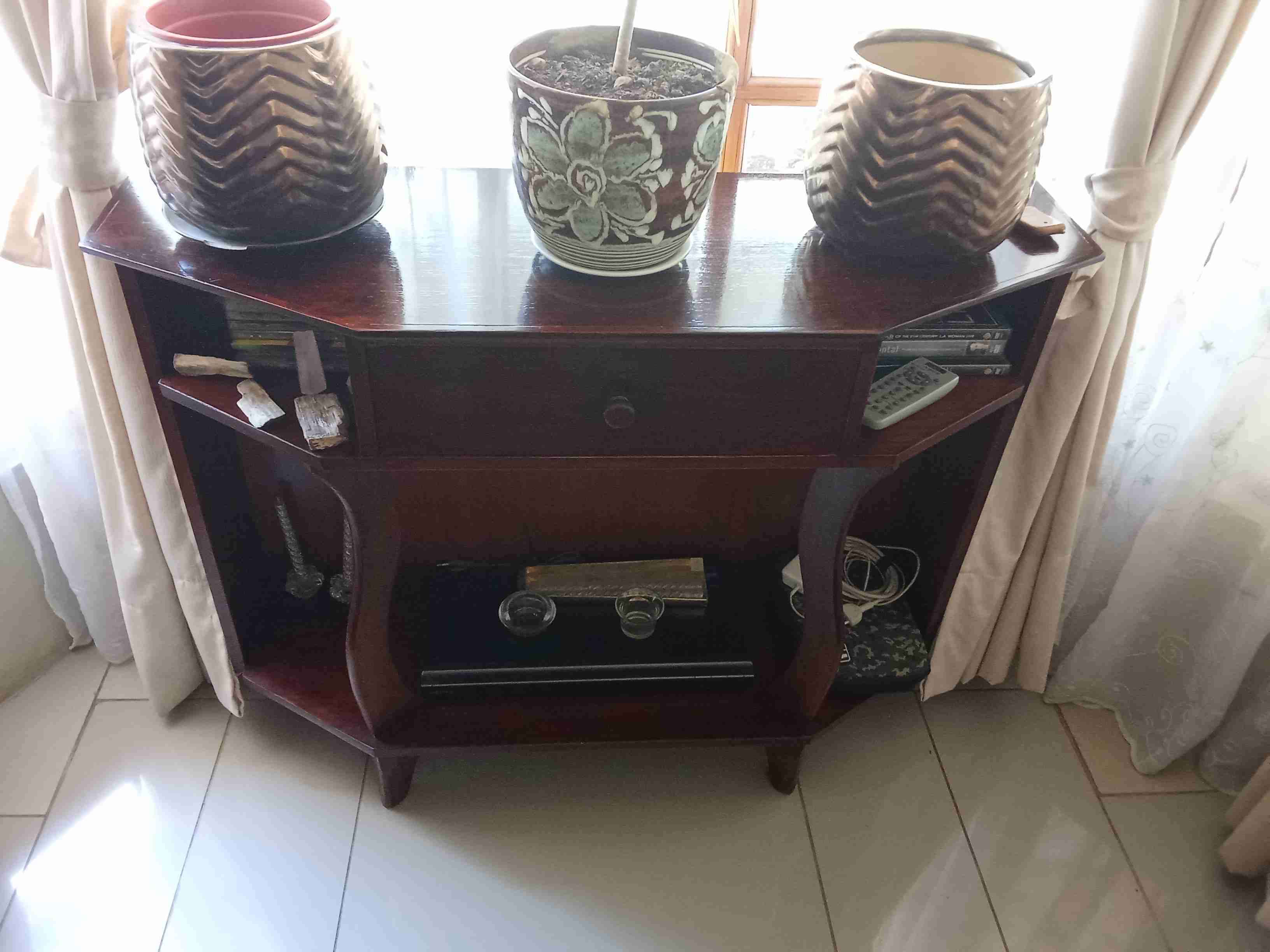 Arrimo de madera con estantes - miniatura 2