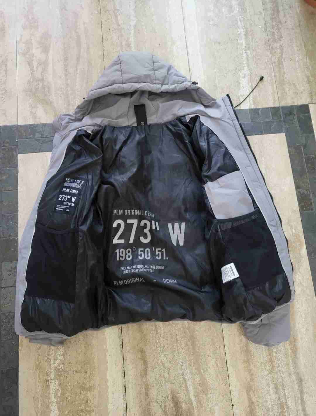 Chaqueta acolchada gris con capucha - miniatura 3