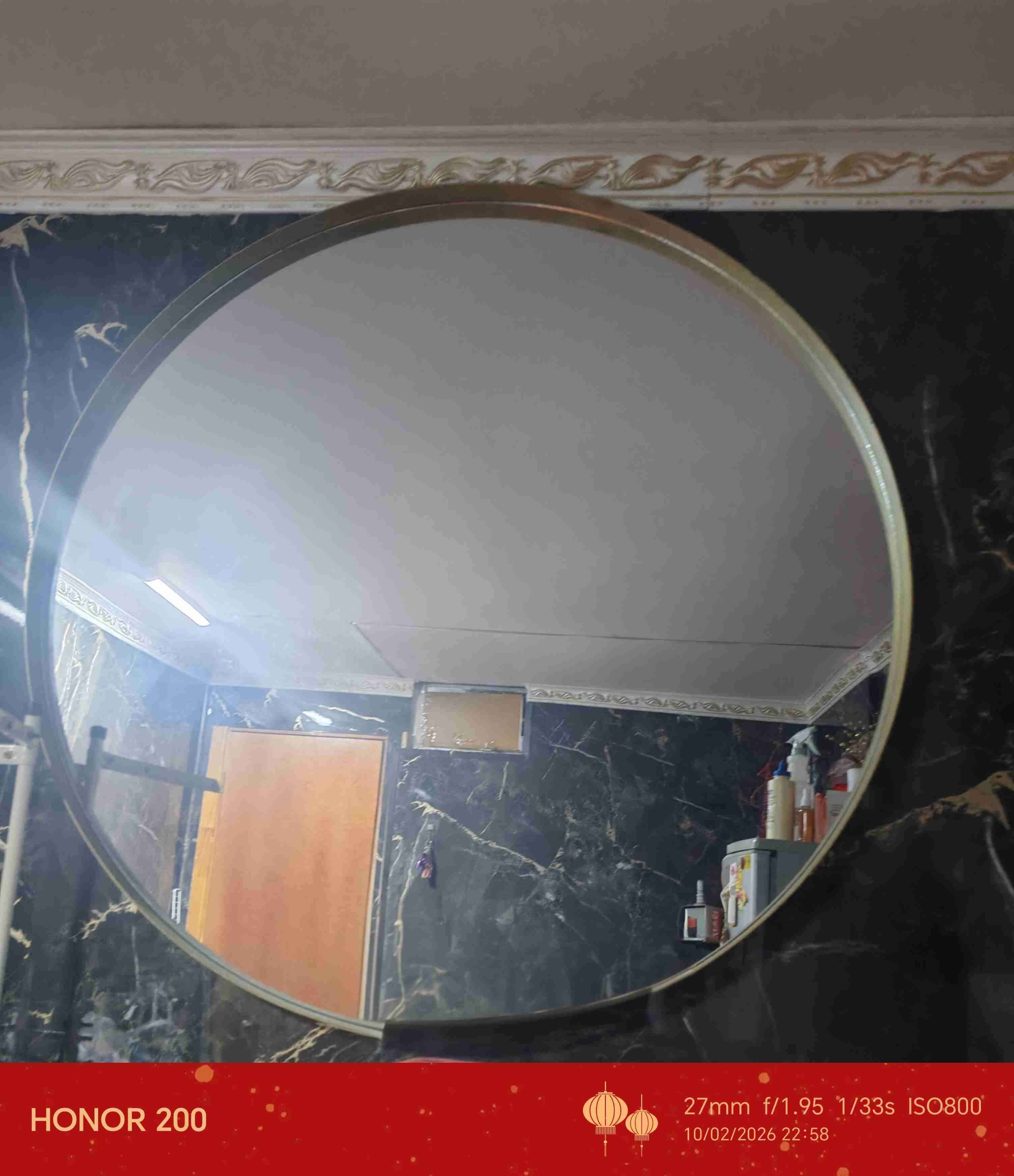 Espejo redondo grande con marco dorado - miniatura 2