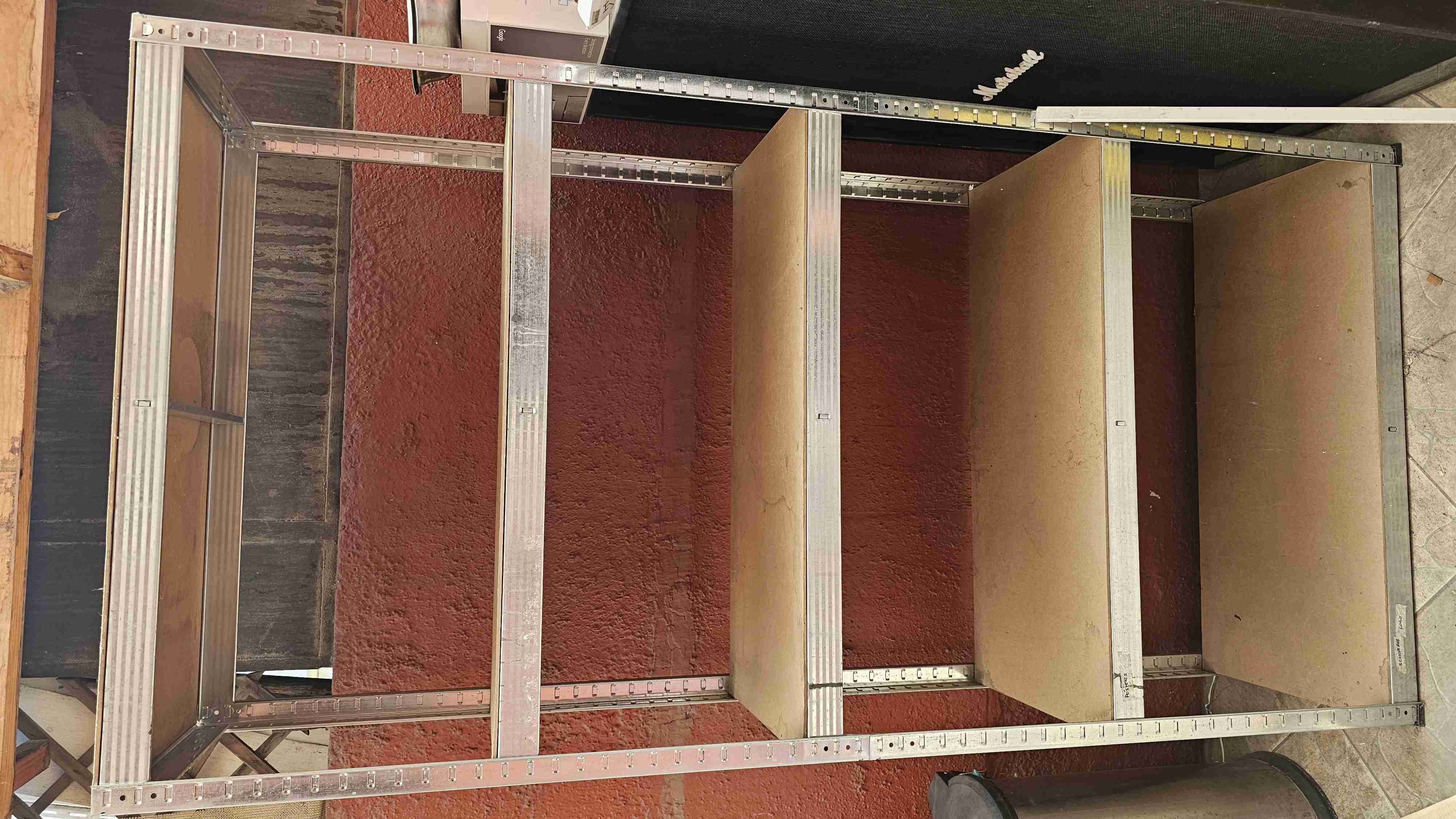 Estantería metálica con repisas - miniatura 2