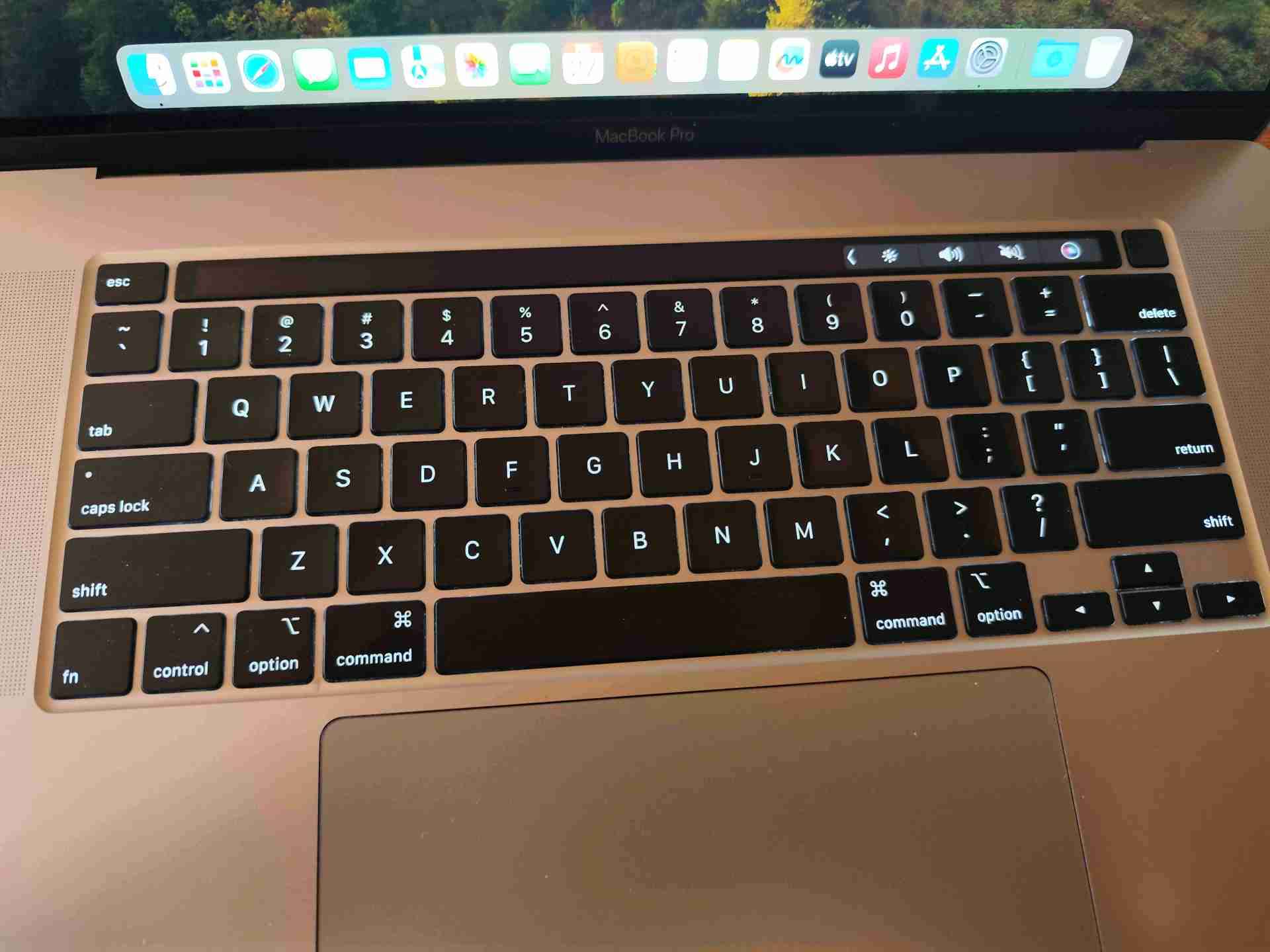 MacBook Pro touchbar 16 pulgadas a2141 - miniatura 2