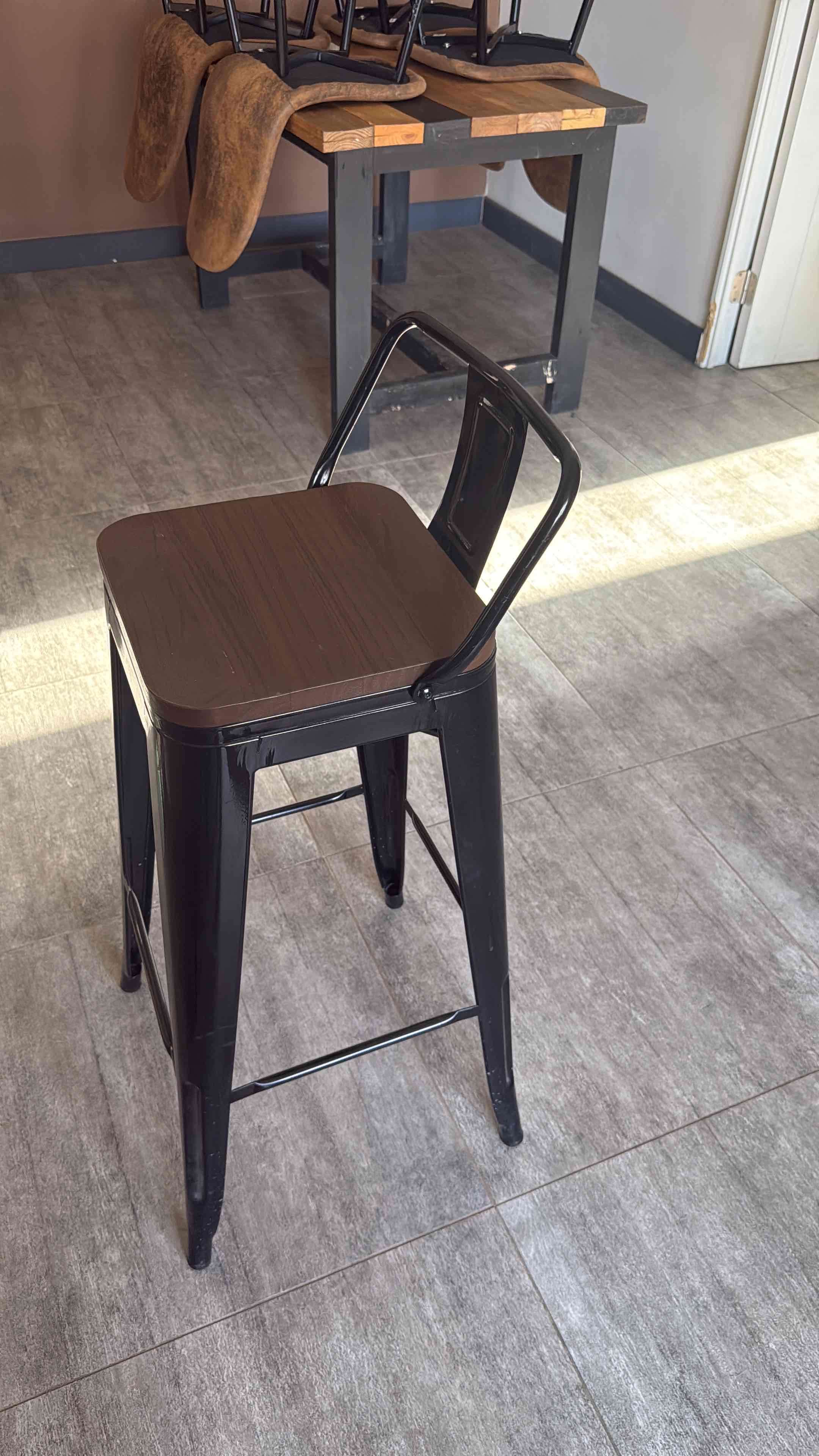 Silla alta de hierro negra (2 unidades)