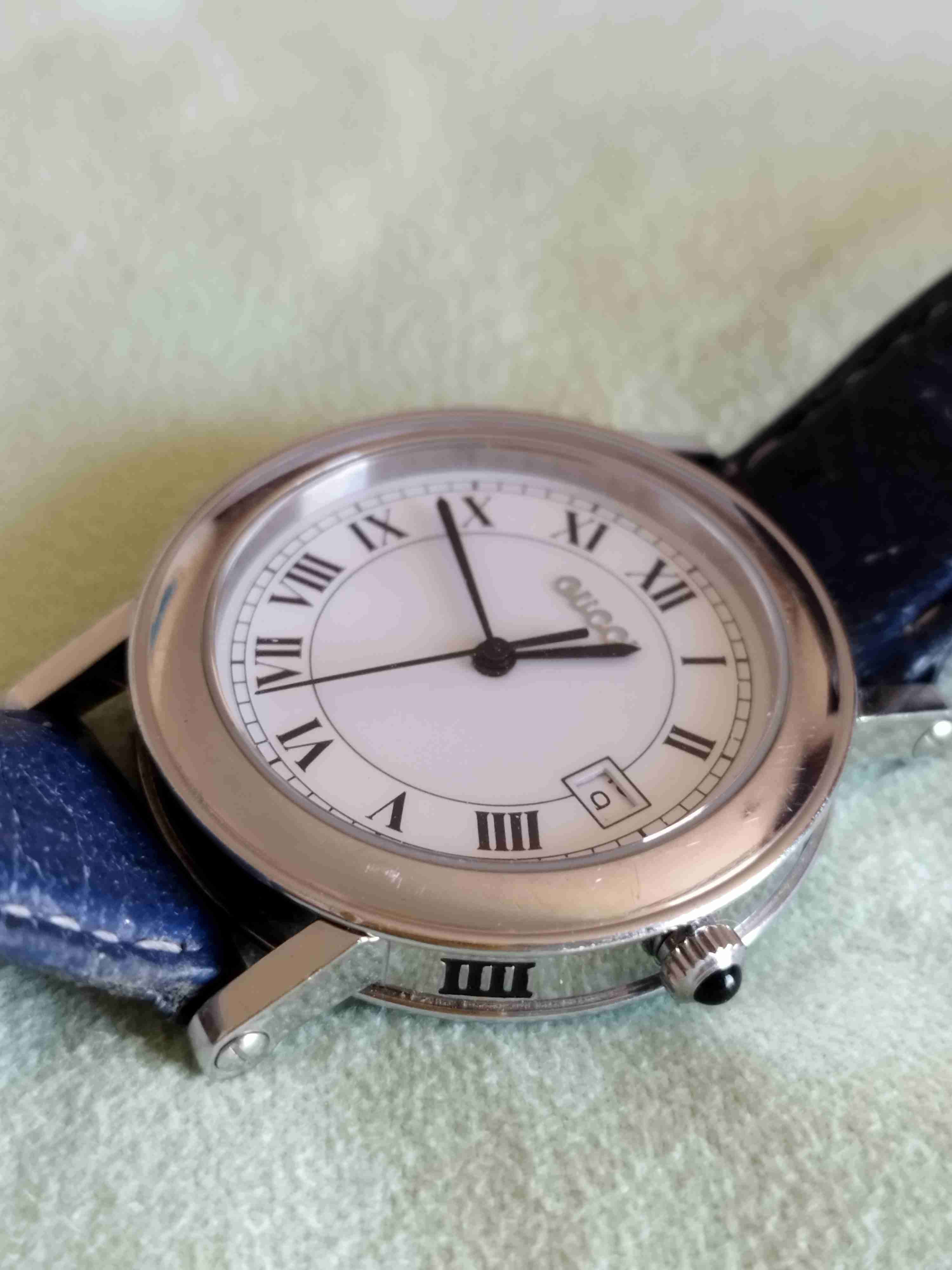 Reloj Gucci clásico plateado - miniatura 3