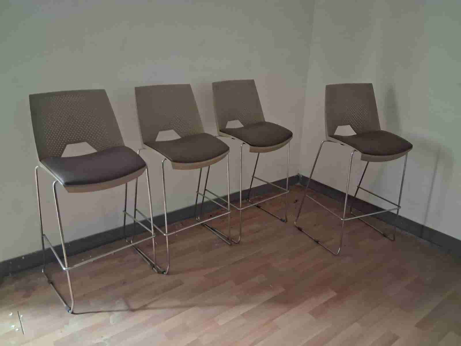 Set de sillas altas modernas - miniatura 2