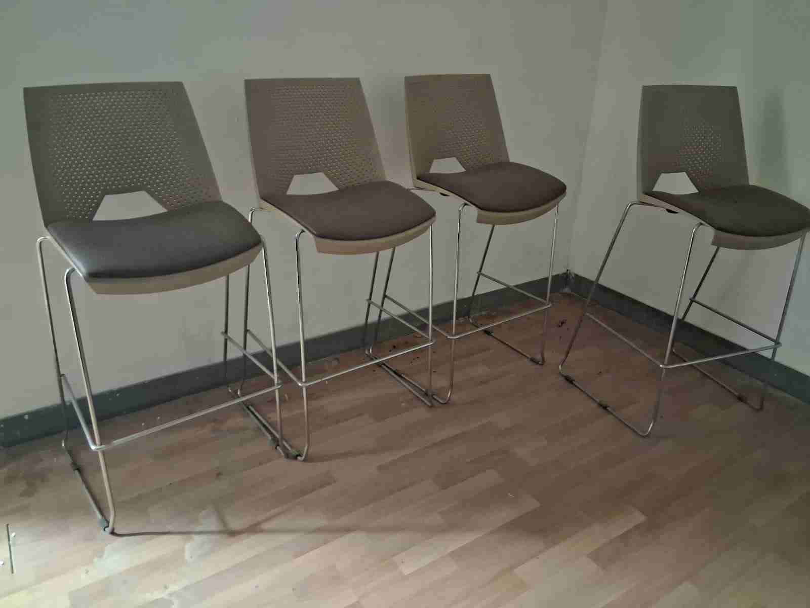 Set de sillas altas modernas - miniatura 3