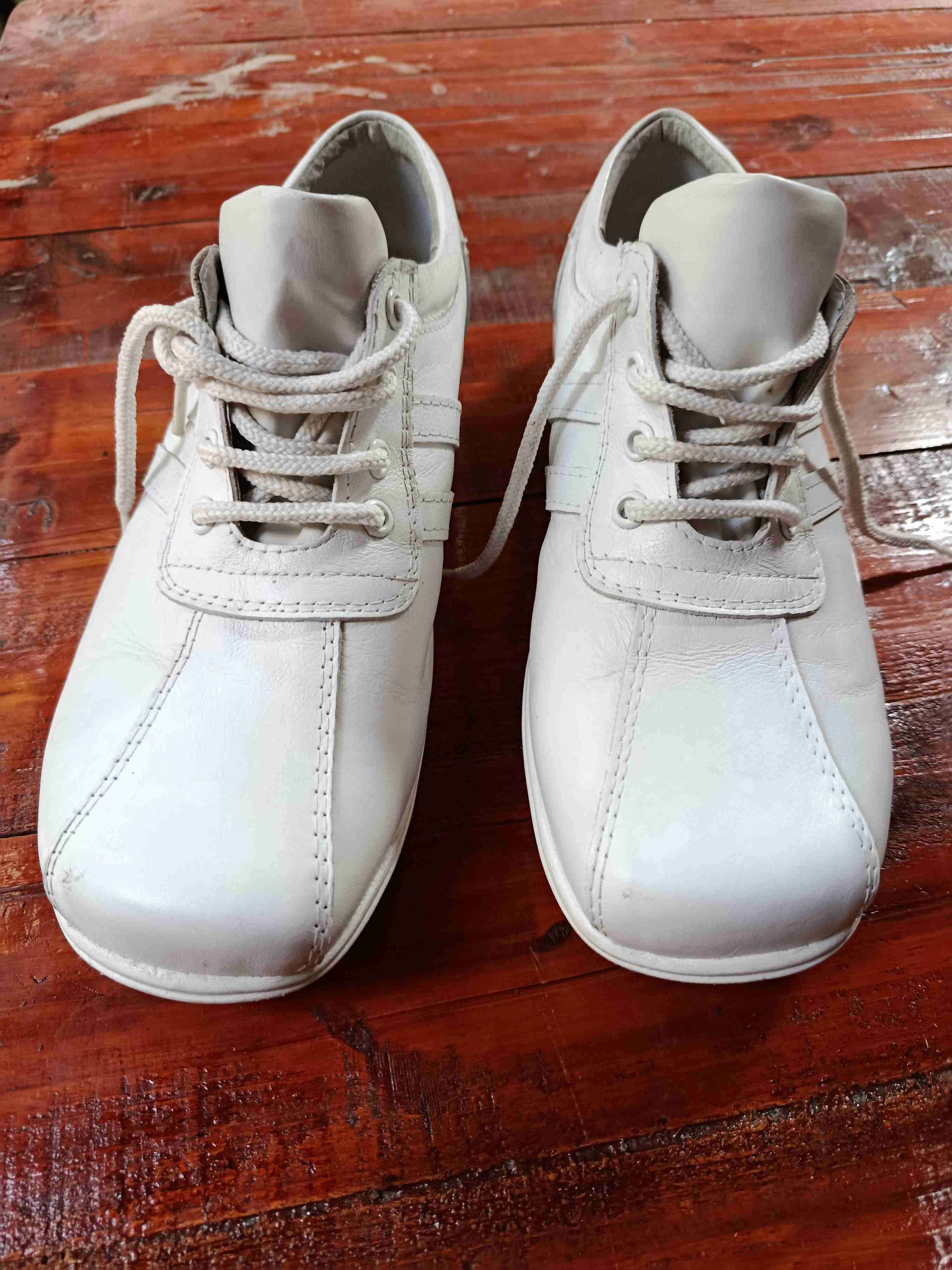 Zapatillas blancas de cuero N° 40