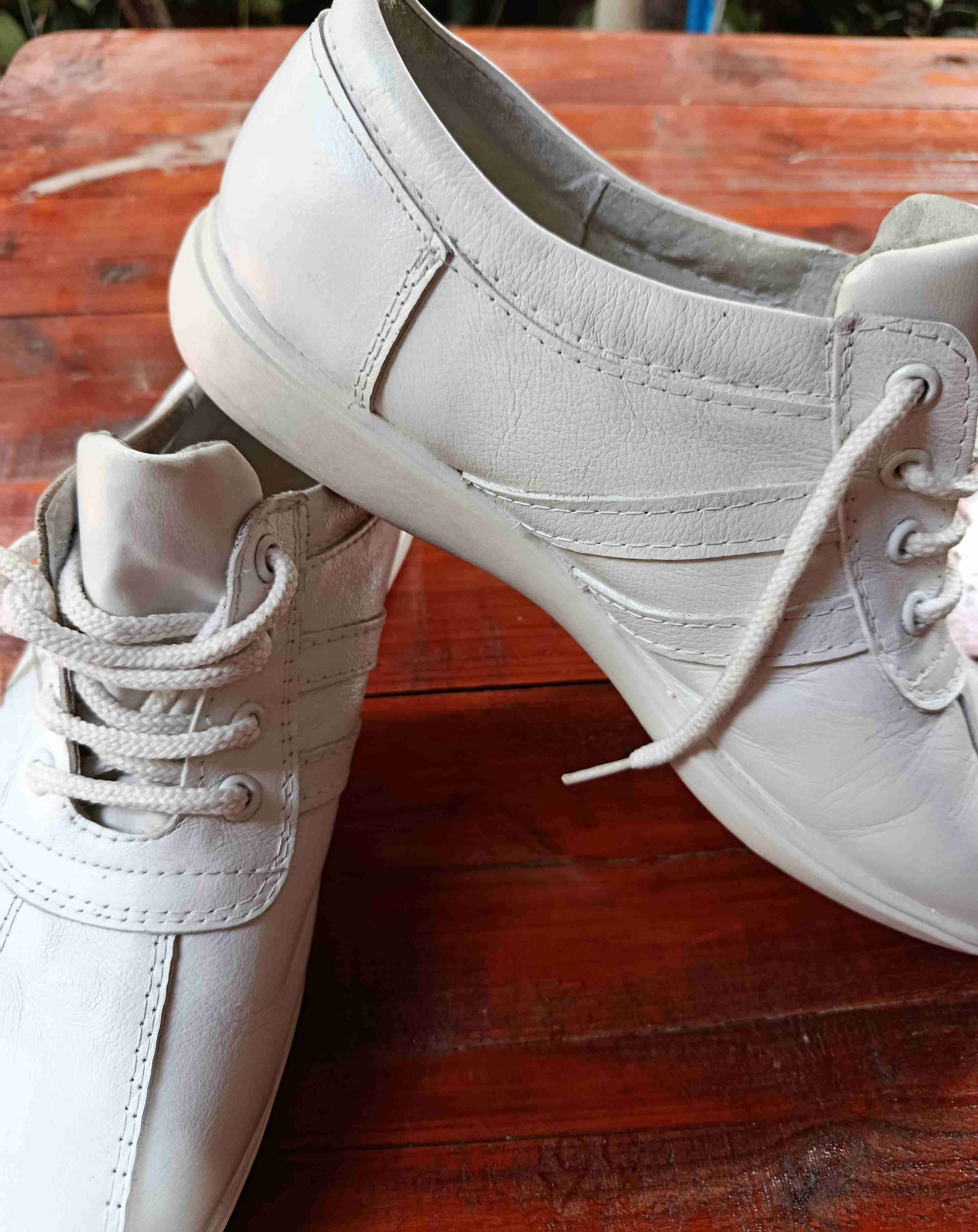 Zapatillas blancas de cuero N° 40 - miniatura 2