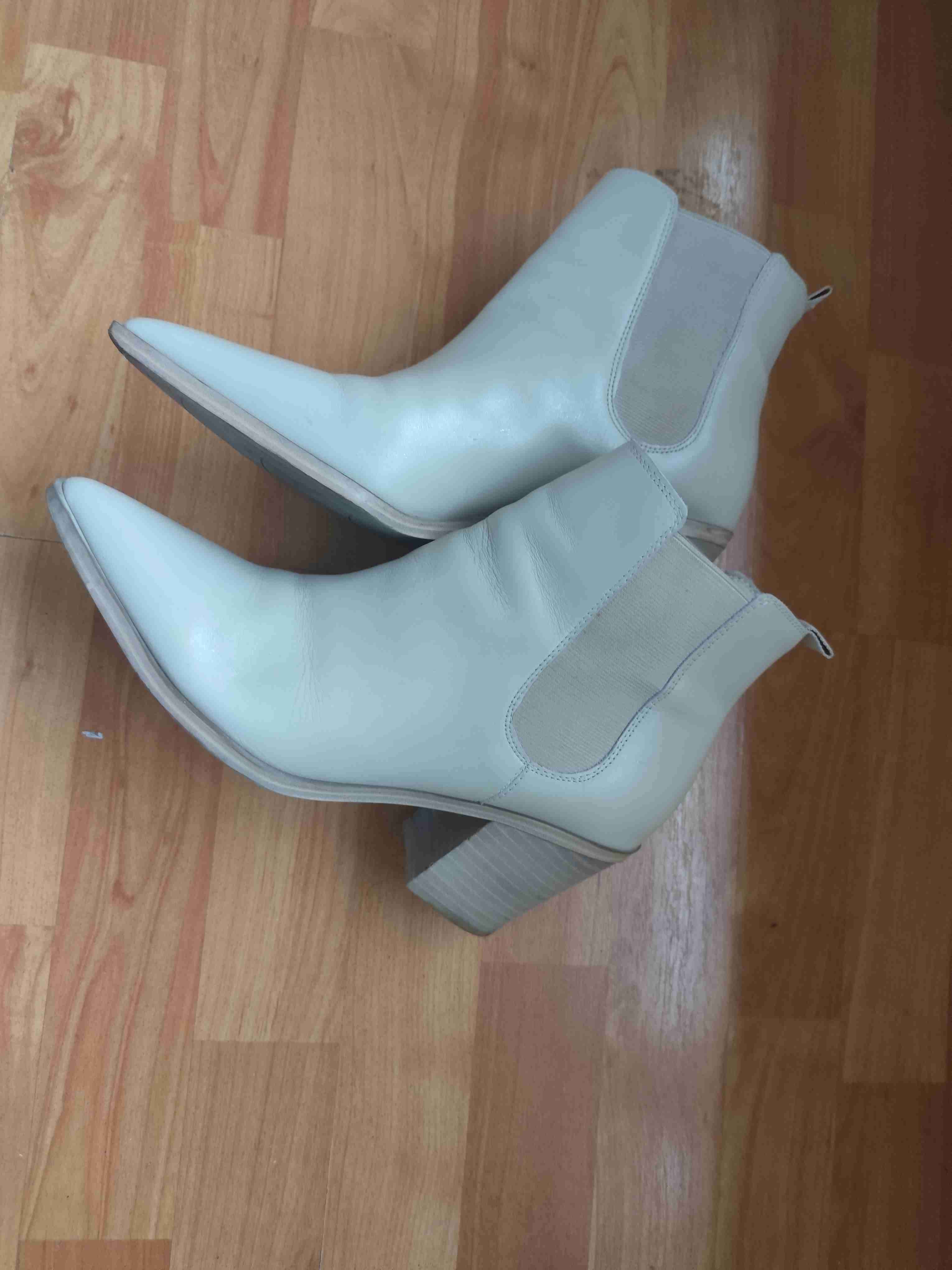 Botines de cuero blancos y cafe - miniatura 3