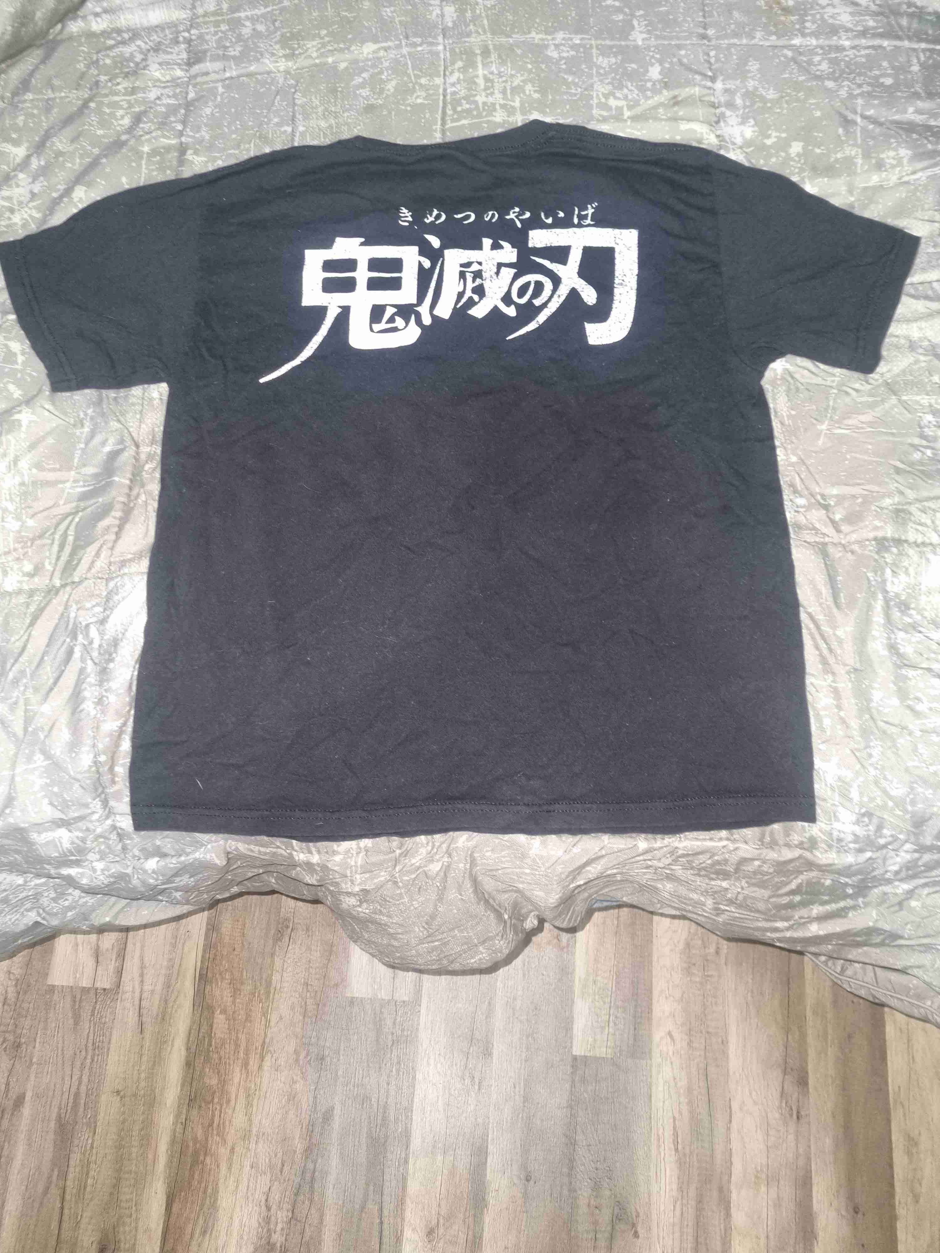 Polera negra Kimetsu no Yaiba - miniatura 2
