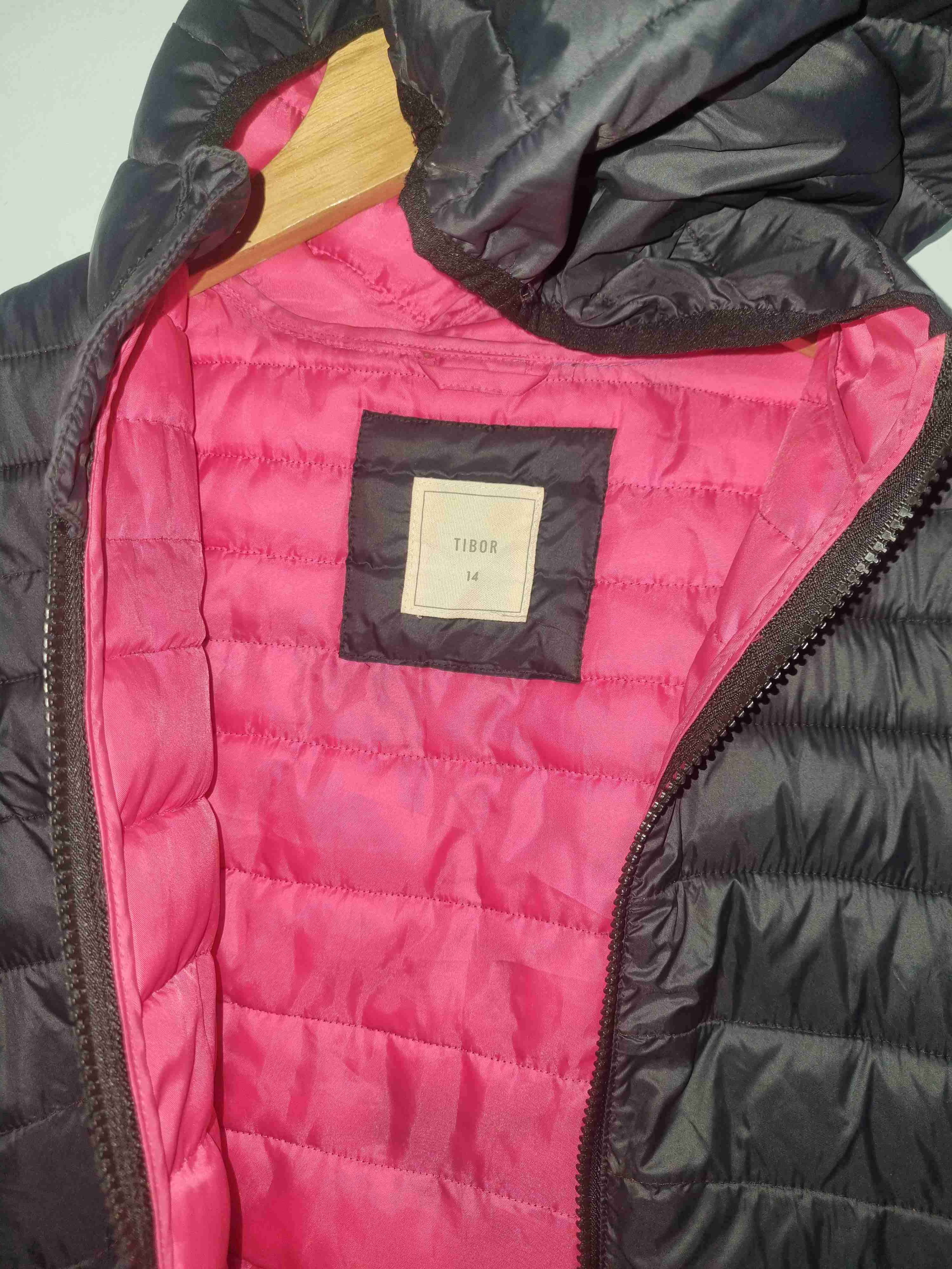 Chaqueta inflada negra con capucha - miniatura 2