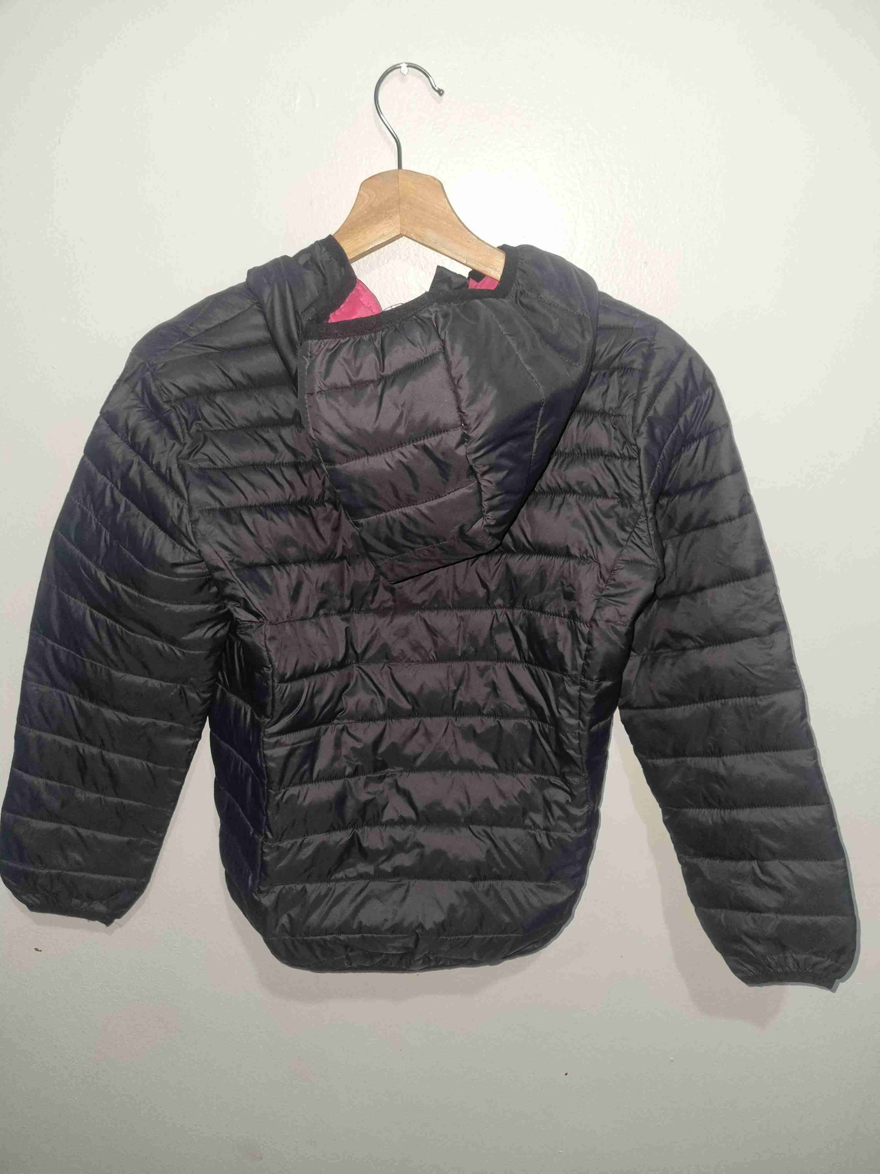 Chaqueta inflada negra con capucha - miniatura 3