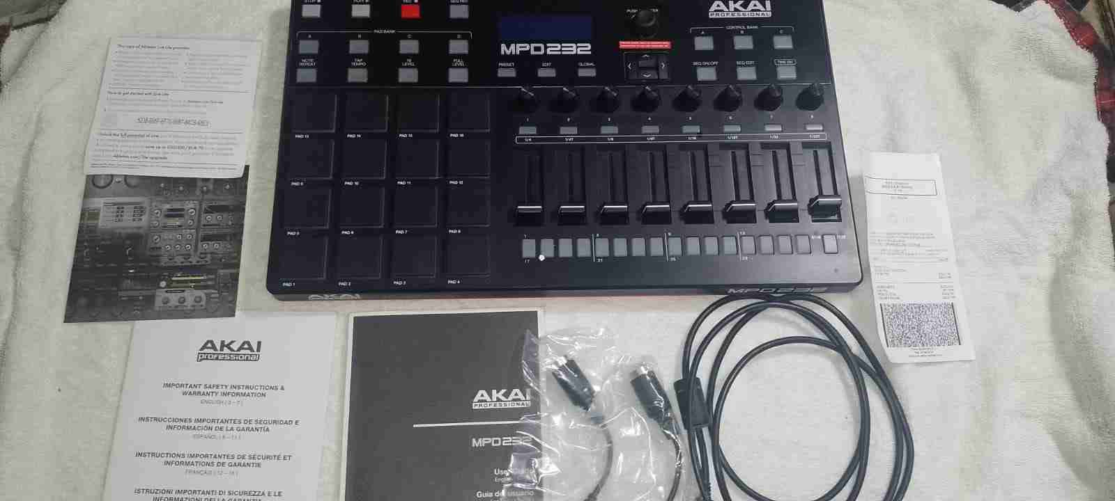 Controlador MIDI AKAI MPD232 - miniatura 2