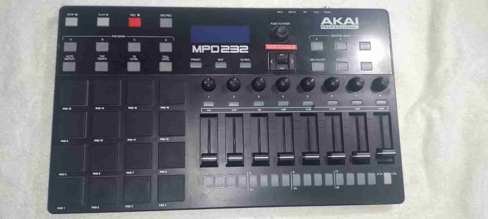 Controlador MIDI AKAI MPD232 - miniatura 3