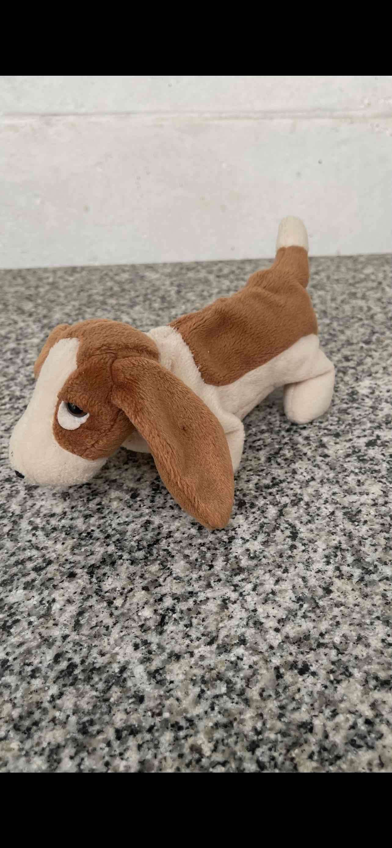 Peluche perro marrón y blanco