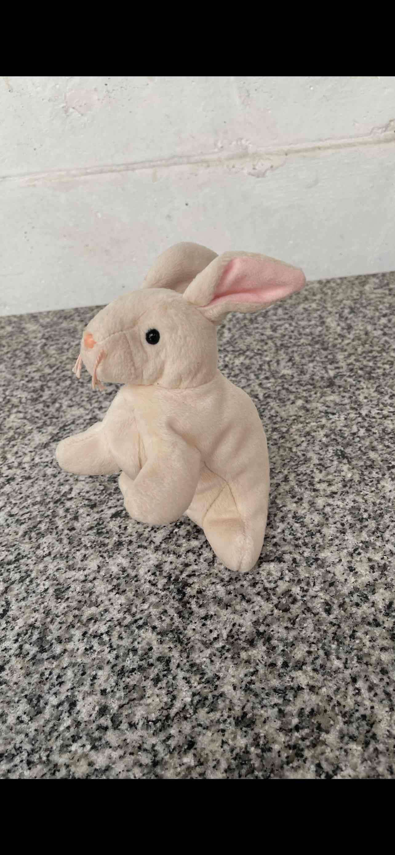 Conejito de peluche beige