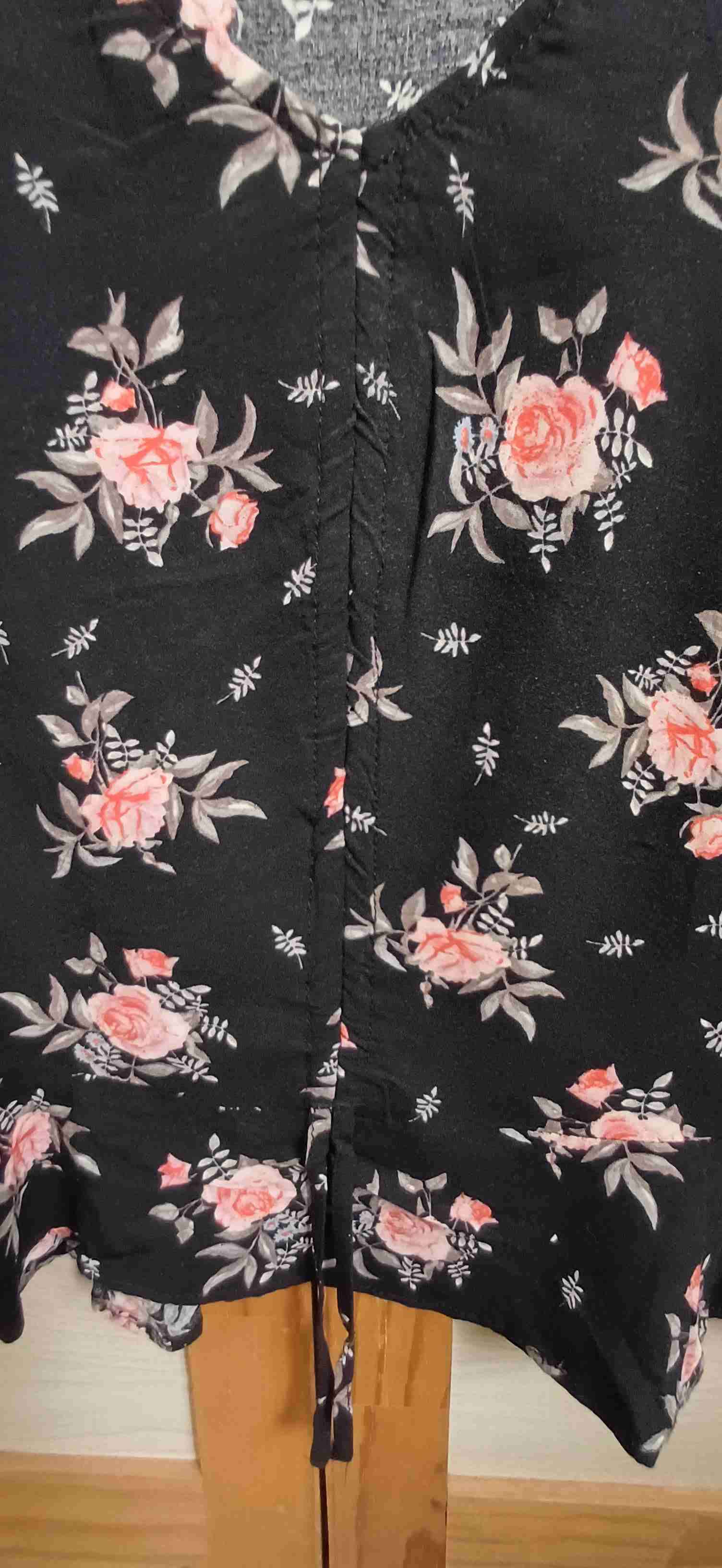 Blusa negra floreada - miniatura 4