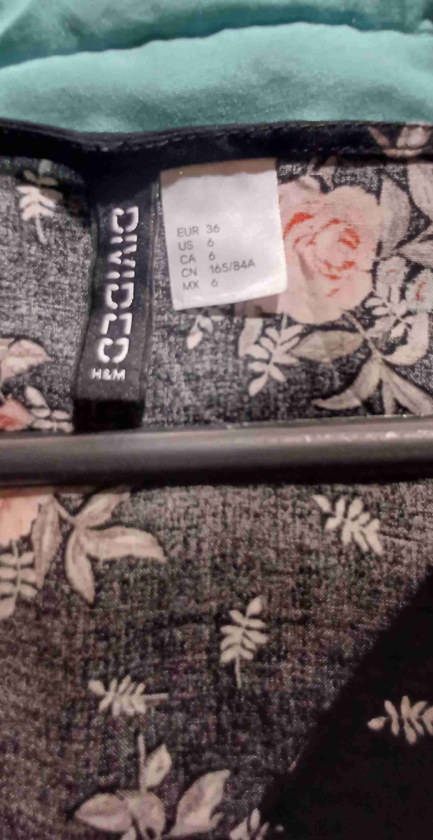 Blusa negra floreada - miniatura 6