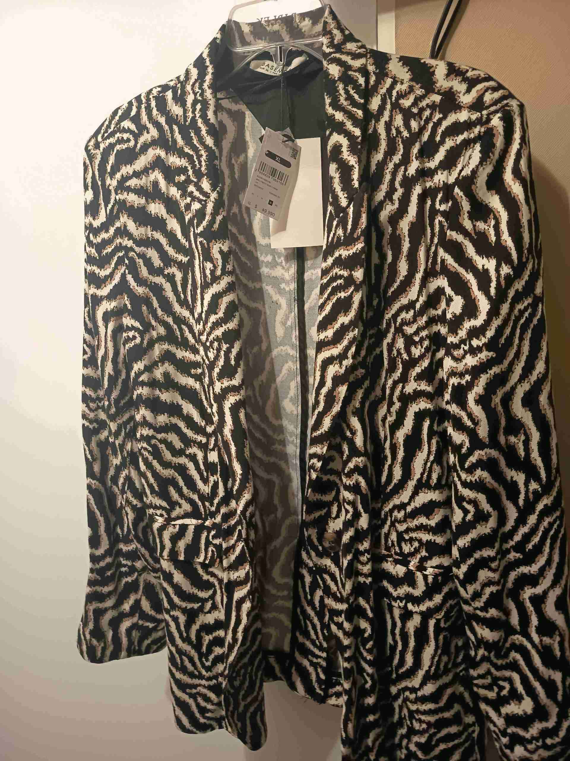 Blazer con estampado animal print - miniatura 2