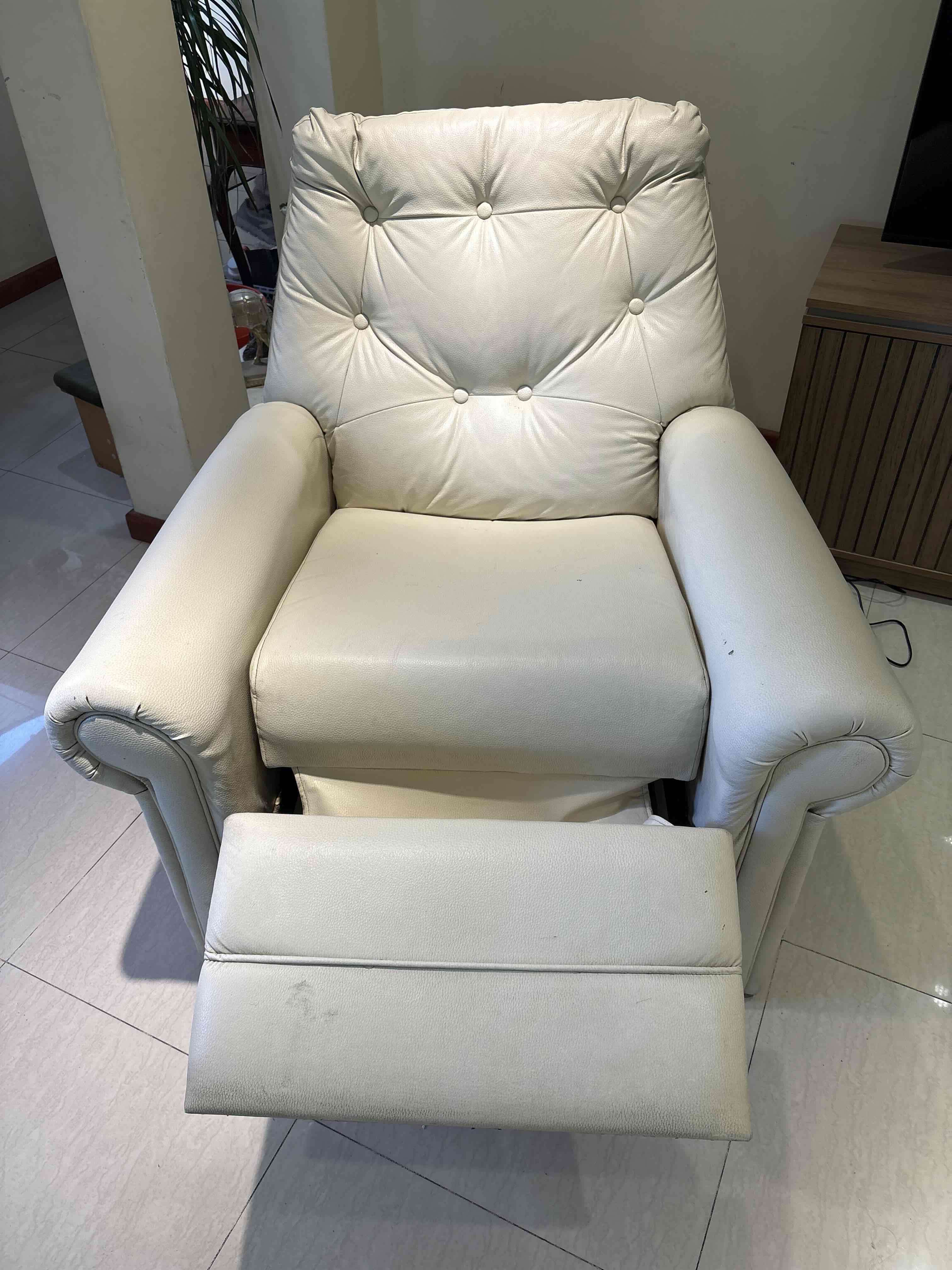 Sillón reclinable beige