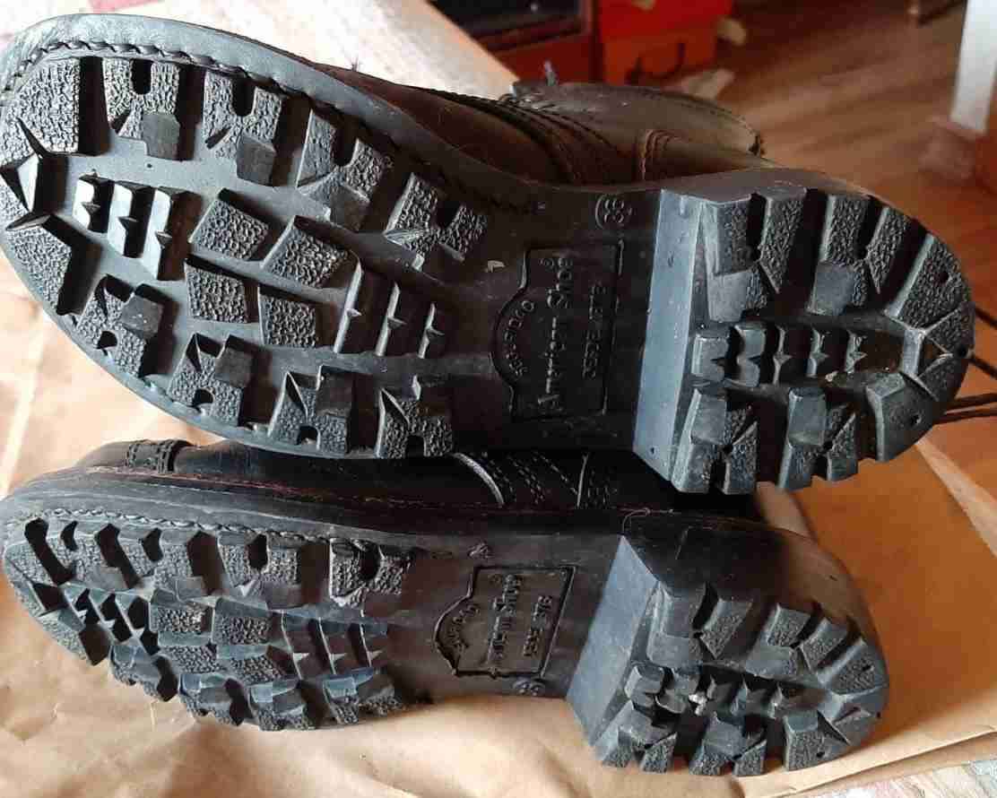 Botas negras de cuero - miniatura 2