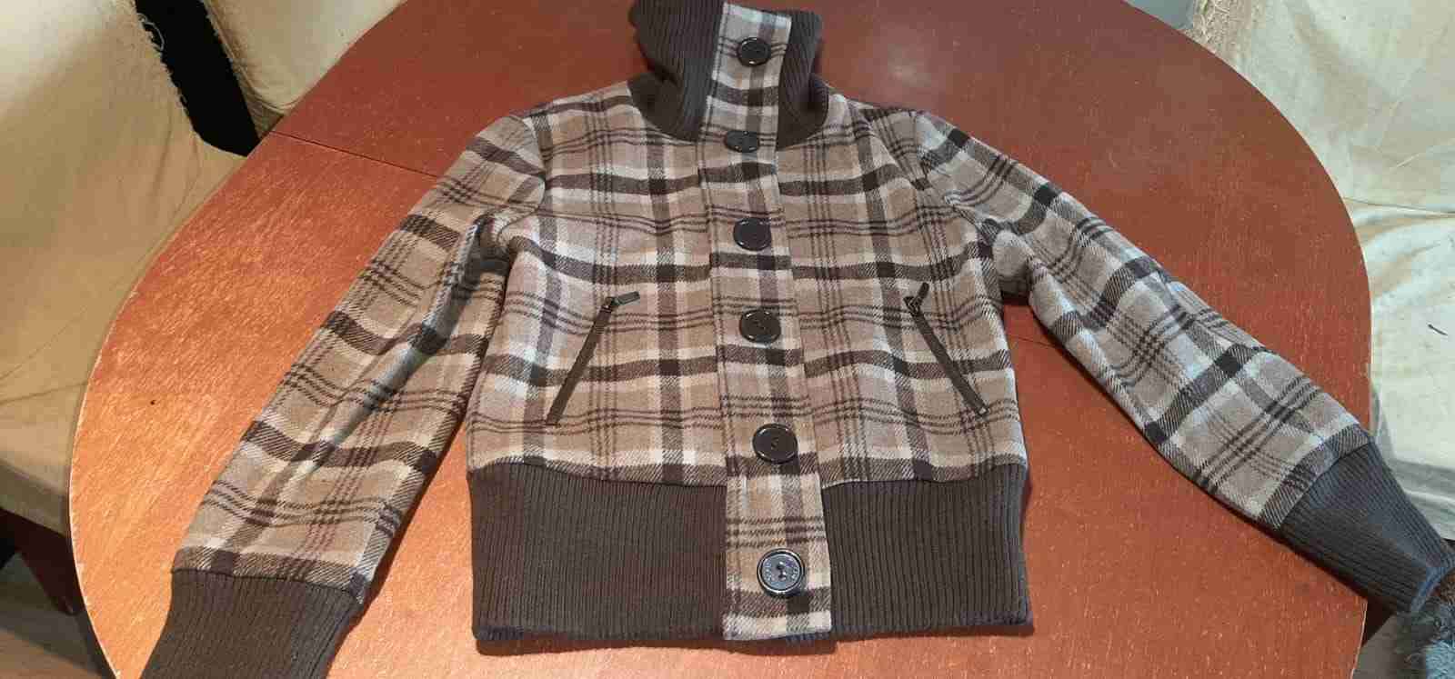 Chaqueta a cuadros marrón