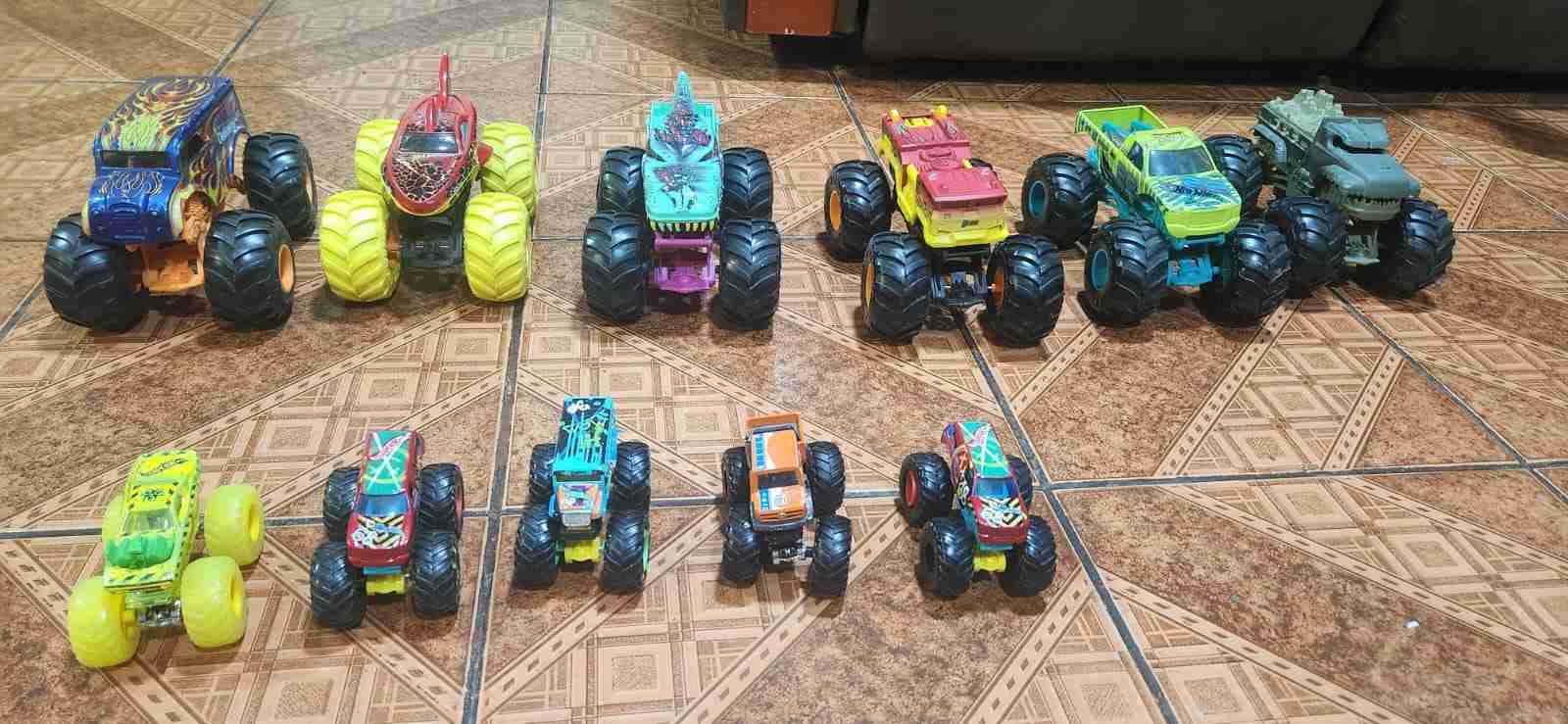 Autitos, pistas, monster truck hotweels... - miniatura 3