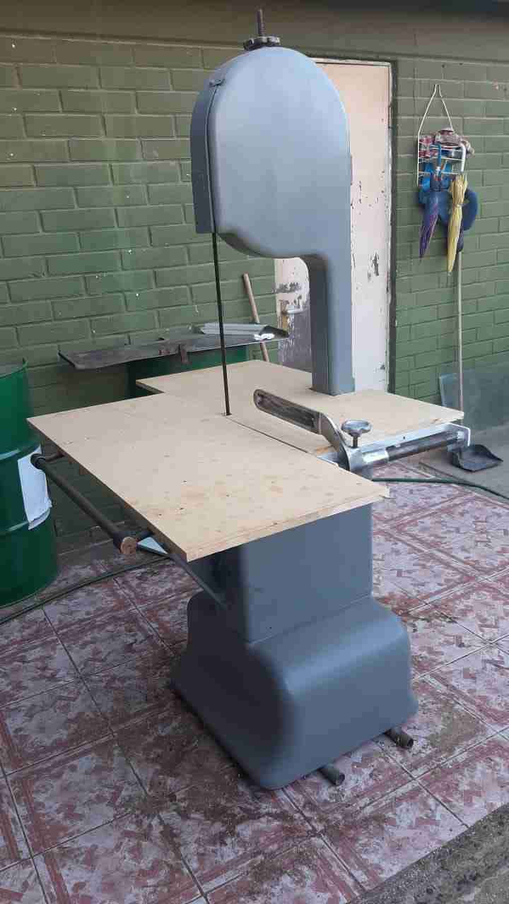 Sierra de banda industrial