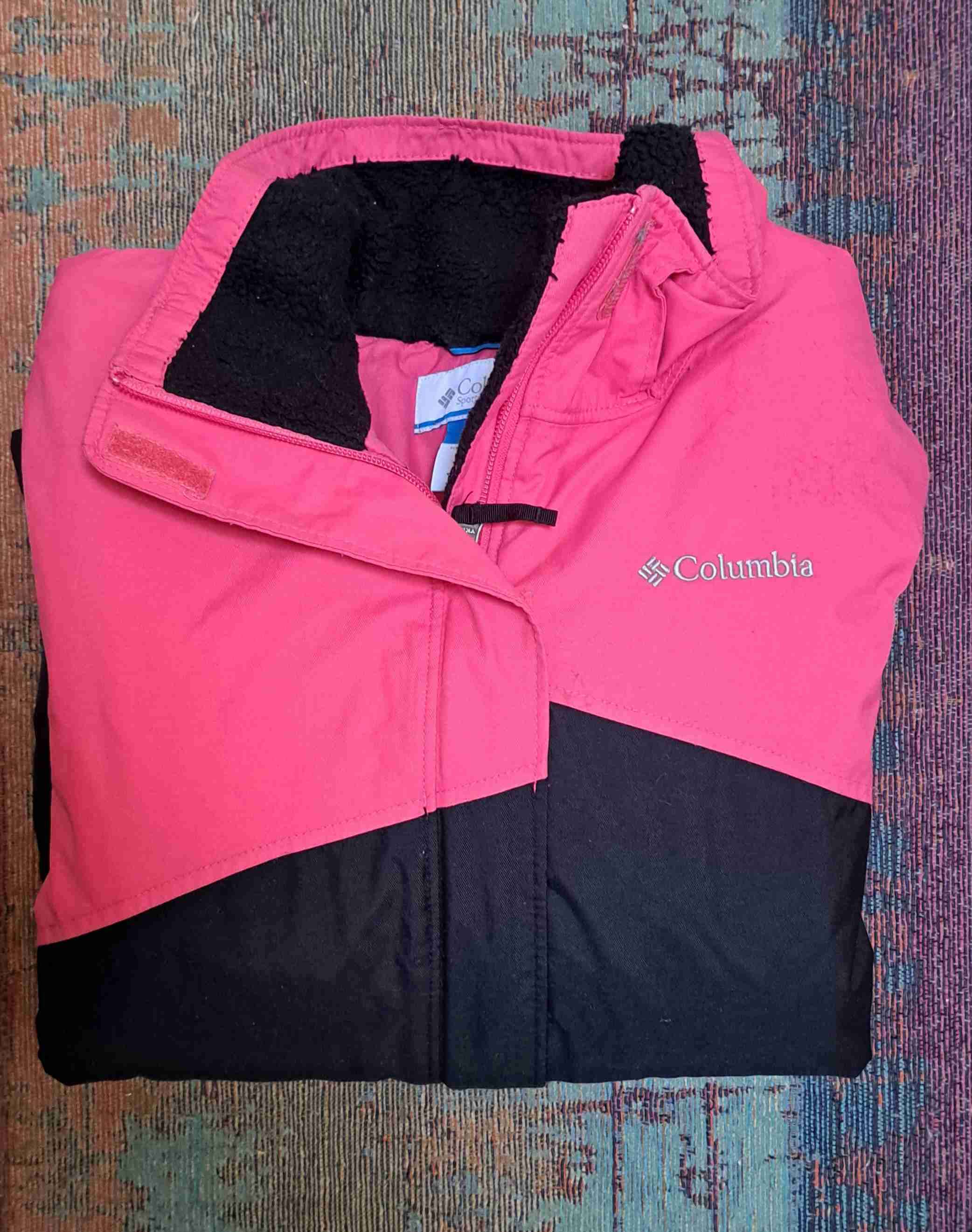 Chaqueta Columbia rosa y negra