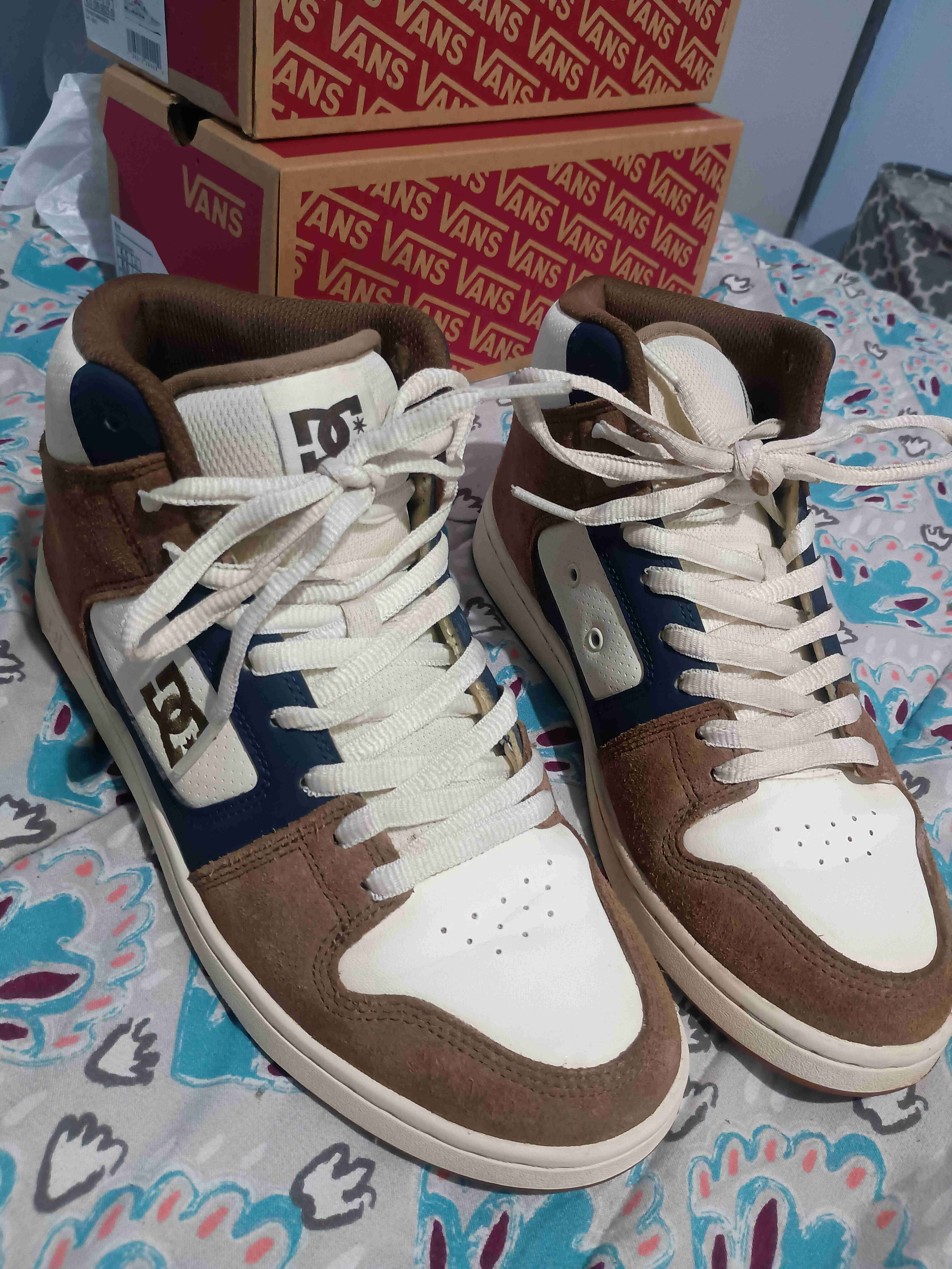 Zapatillas DC altas marrones y blancas