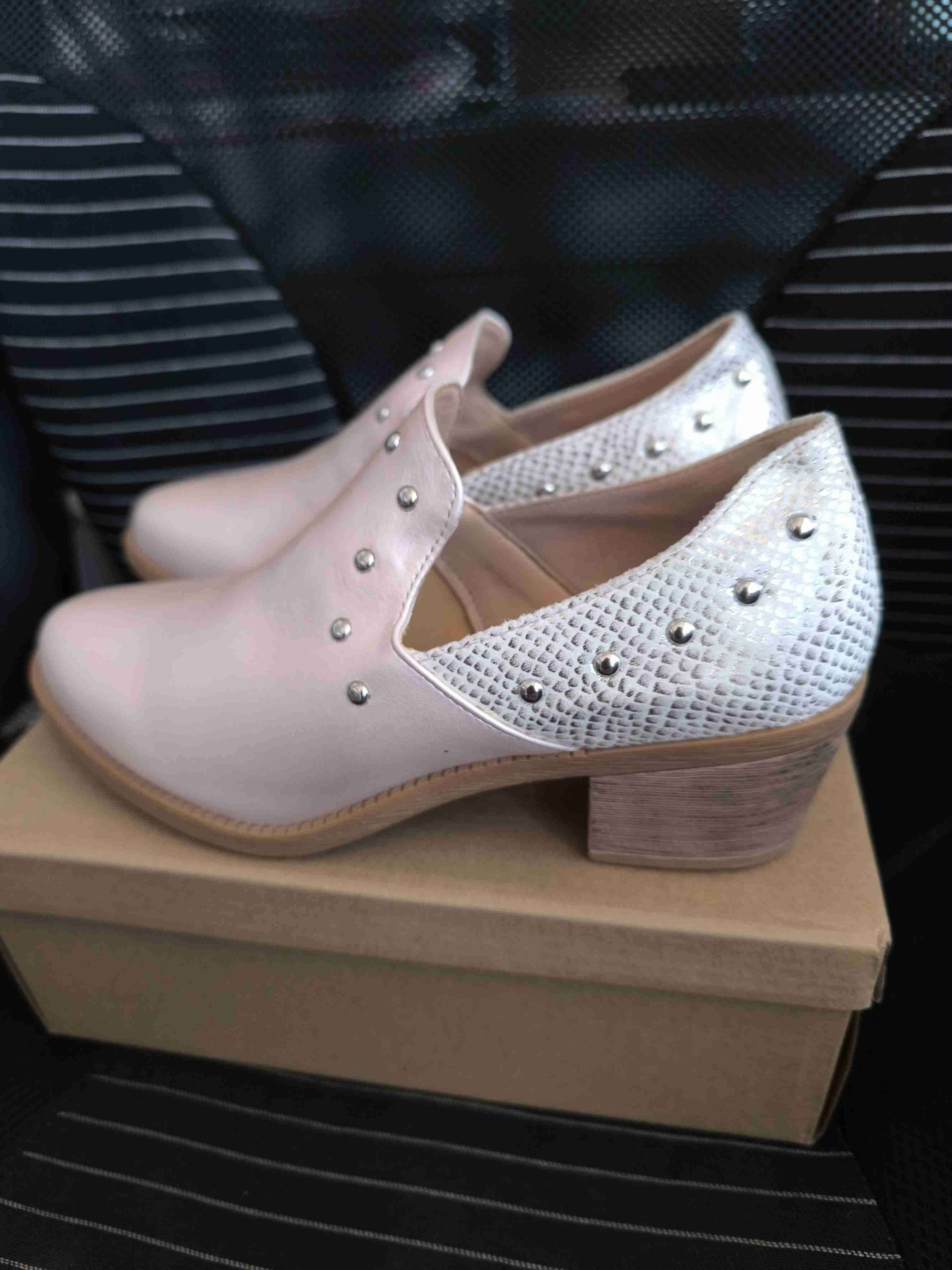 Botines rosados con tachas - miniatura 2