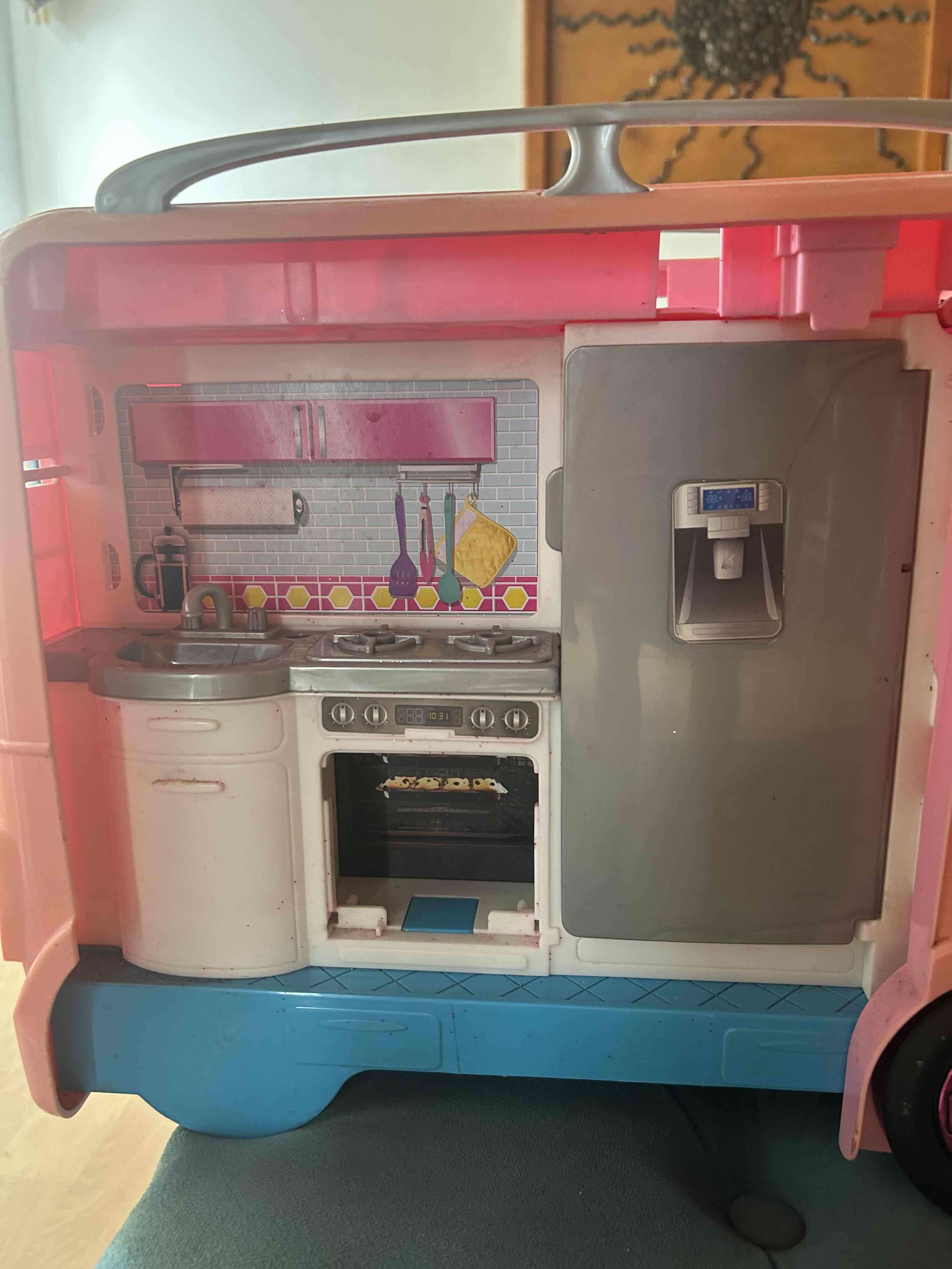 Camioneta camper de Barbie - miniatura 3