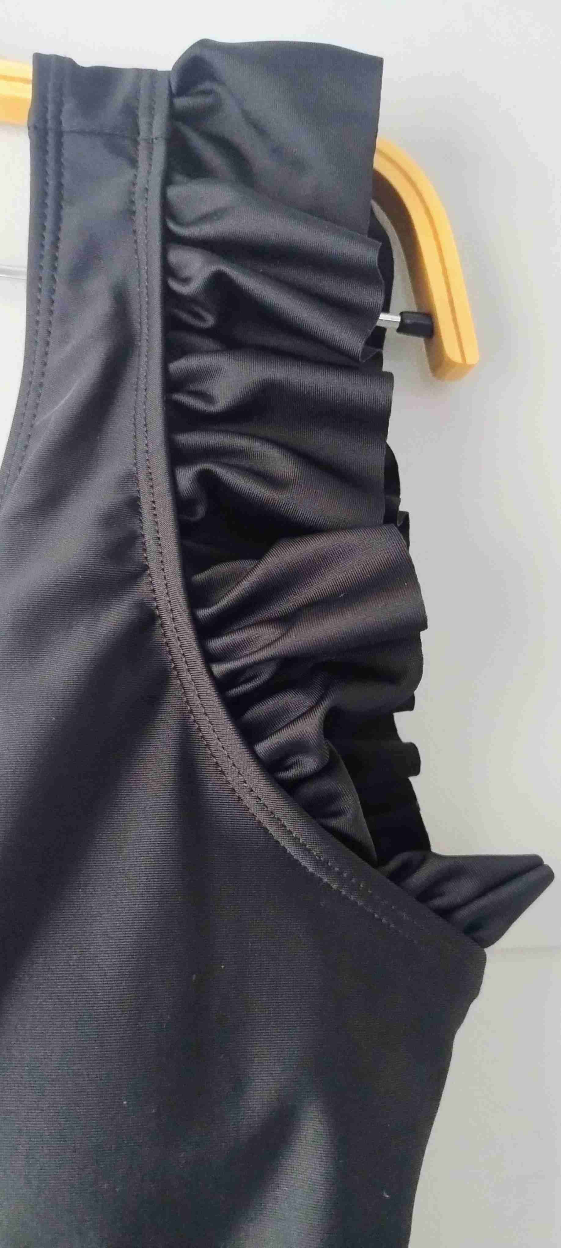 Traje de baño negro con volantes - miniatura 4