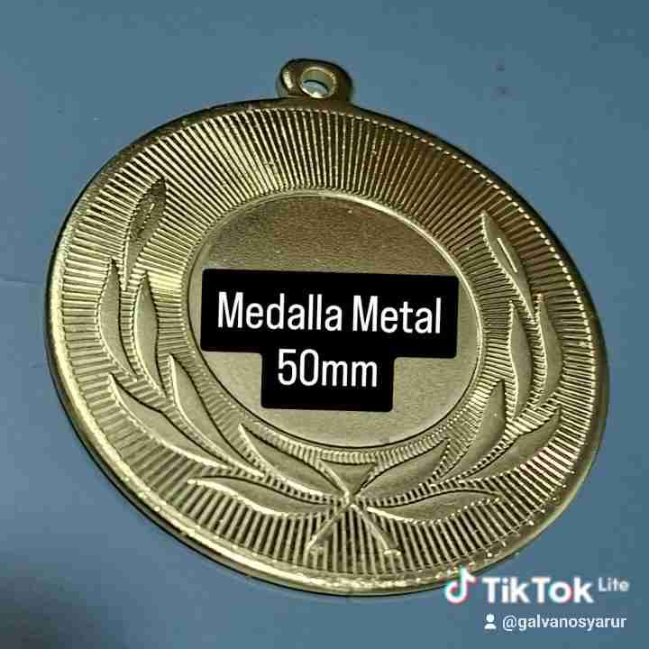 MEDALLA METAL LOGO COLOR Y CINTA - miniatura 2