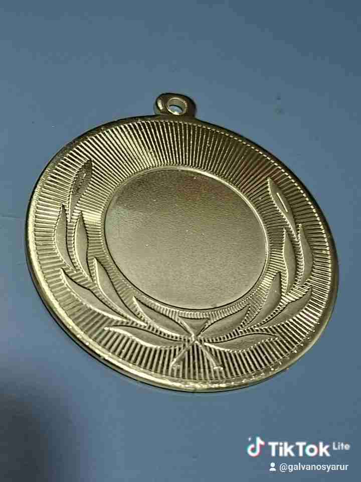 MEDALLA METAL LOGO COLOR Y CINTA - miniatura 4