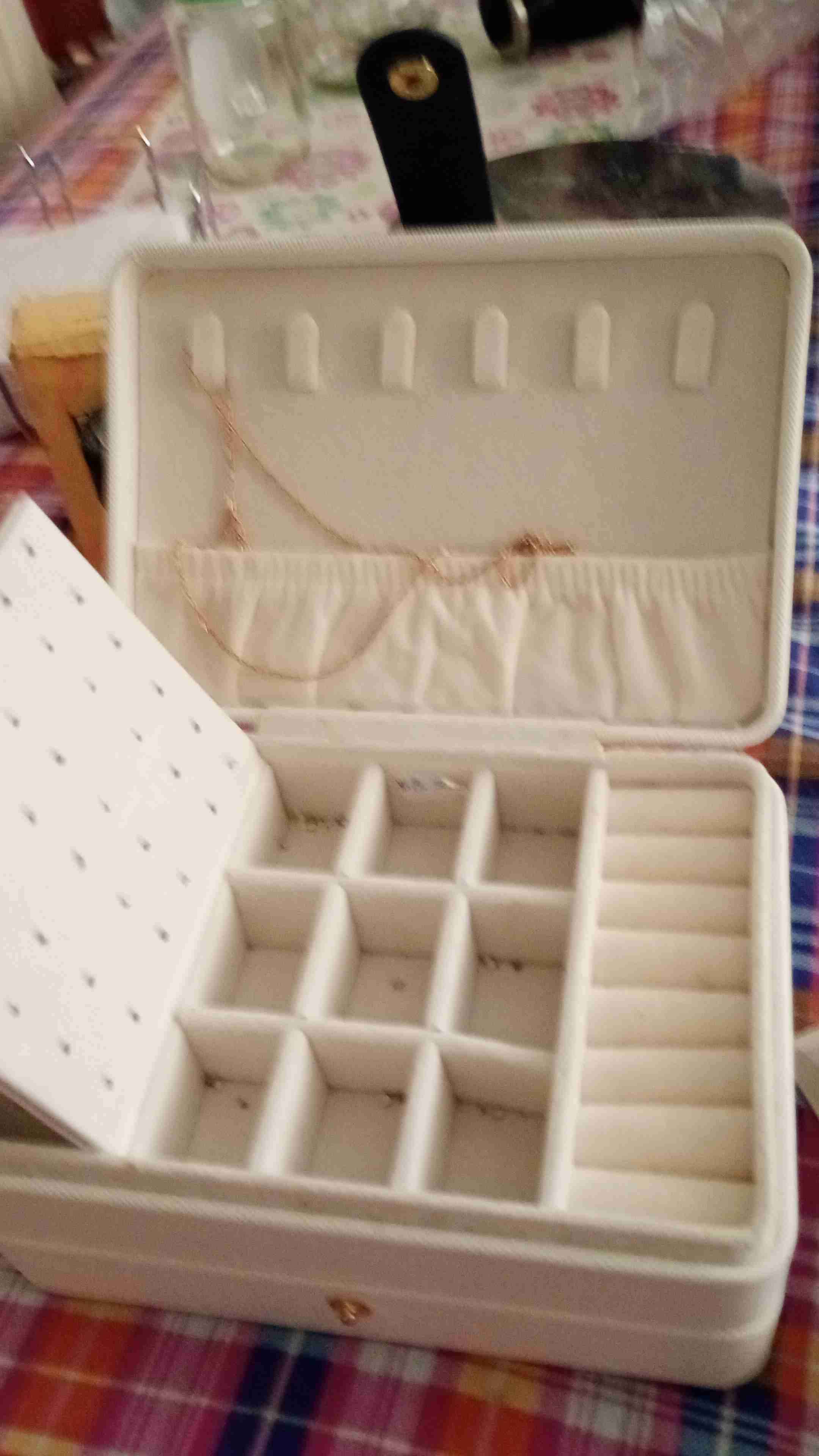 Joyero blanco con compartimentos