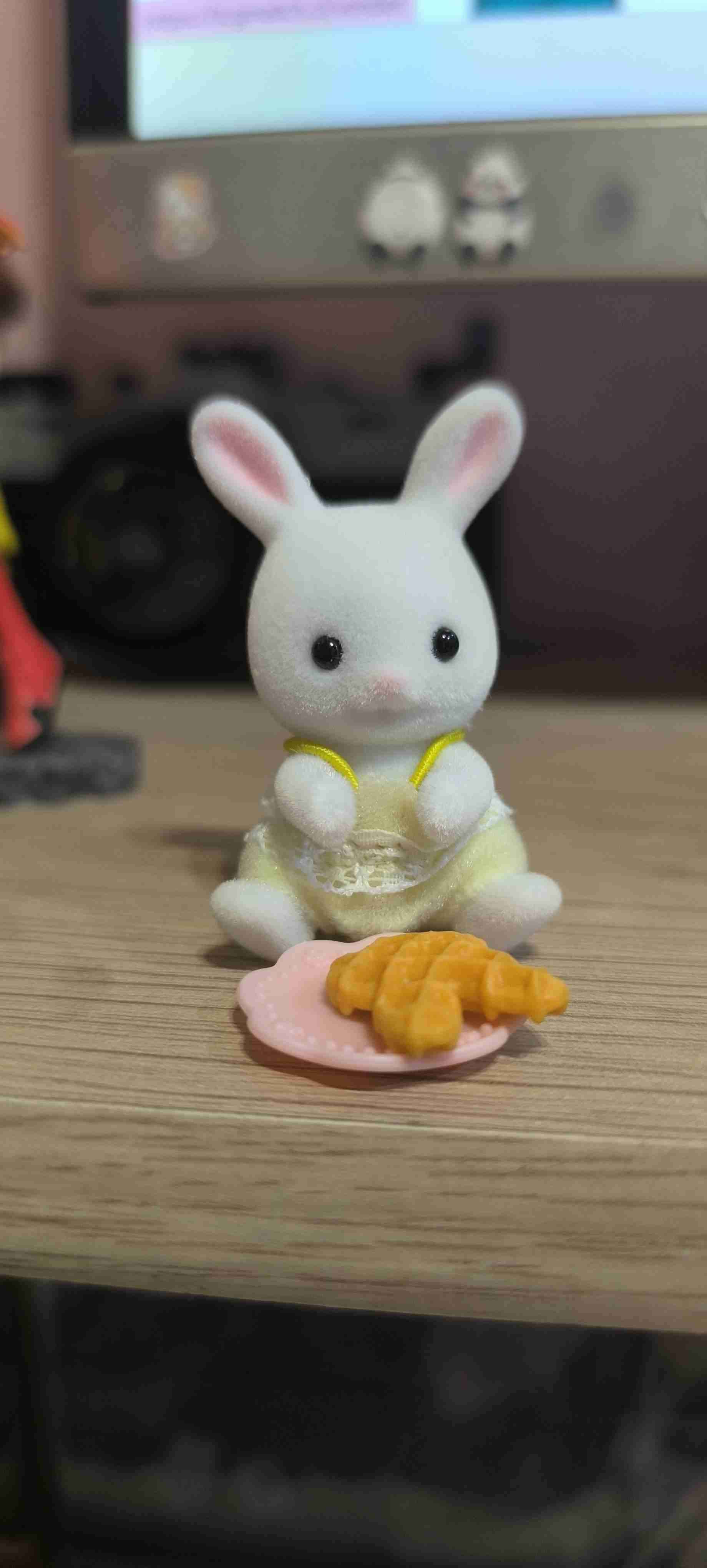 Figura de conejo sylvanian - miniatura 2