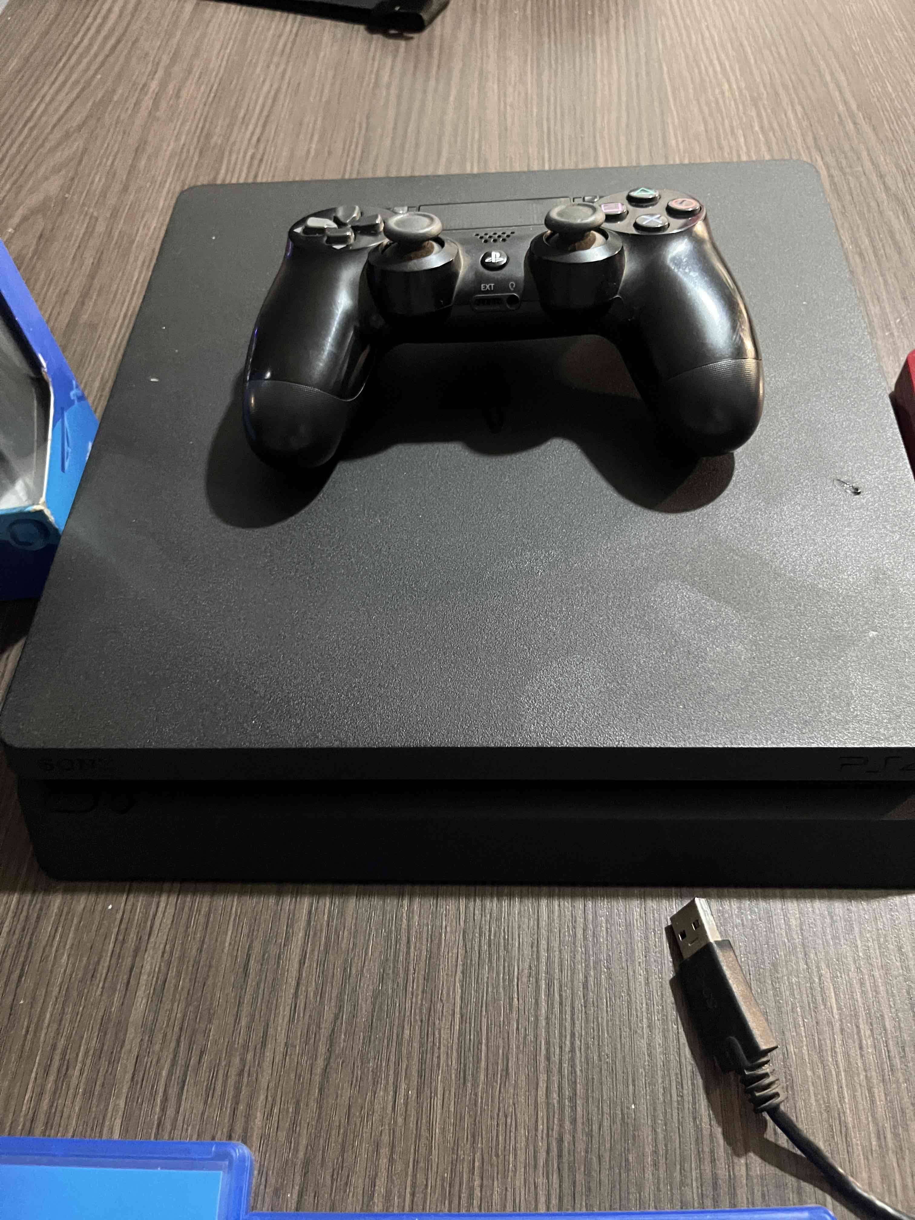 PS4 1TB + 2 Controles + 8 Juegos + Disco Ex 2TB - miniatura 4