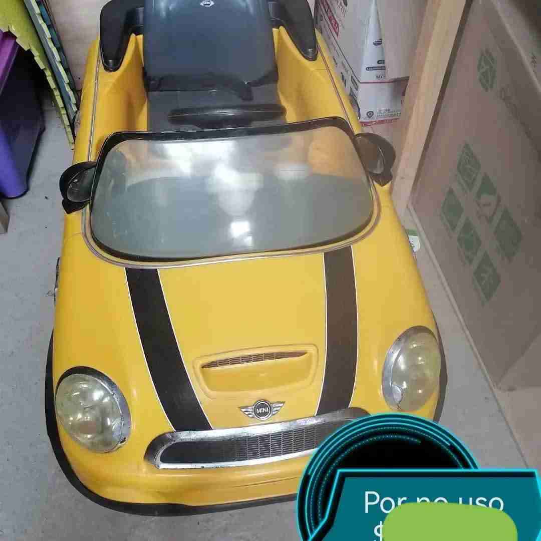 Auto eléctrico Mini amarillo para niños