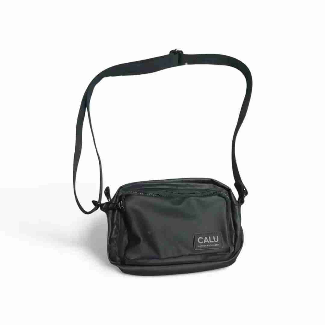 Banano negro con correa ajustable