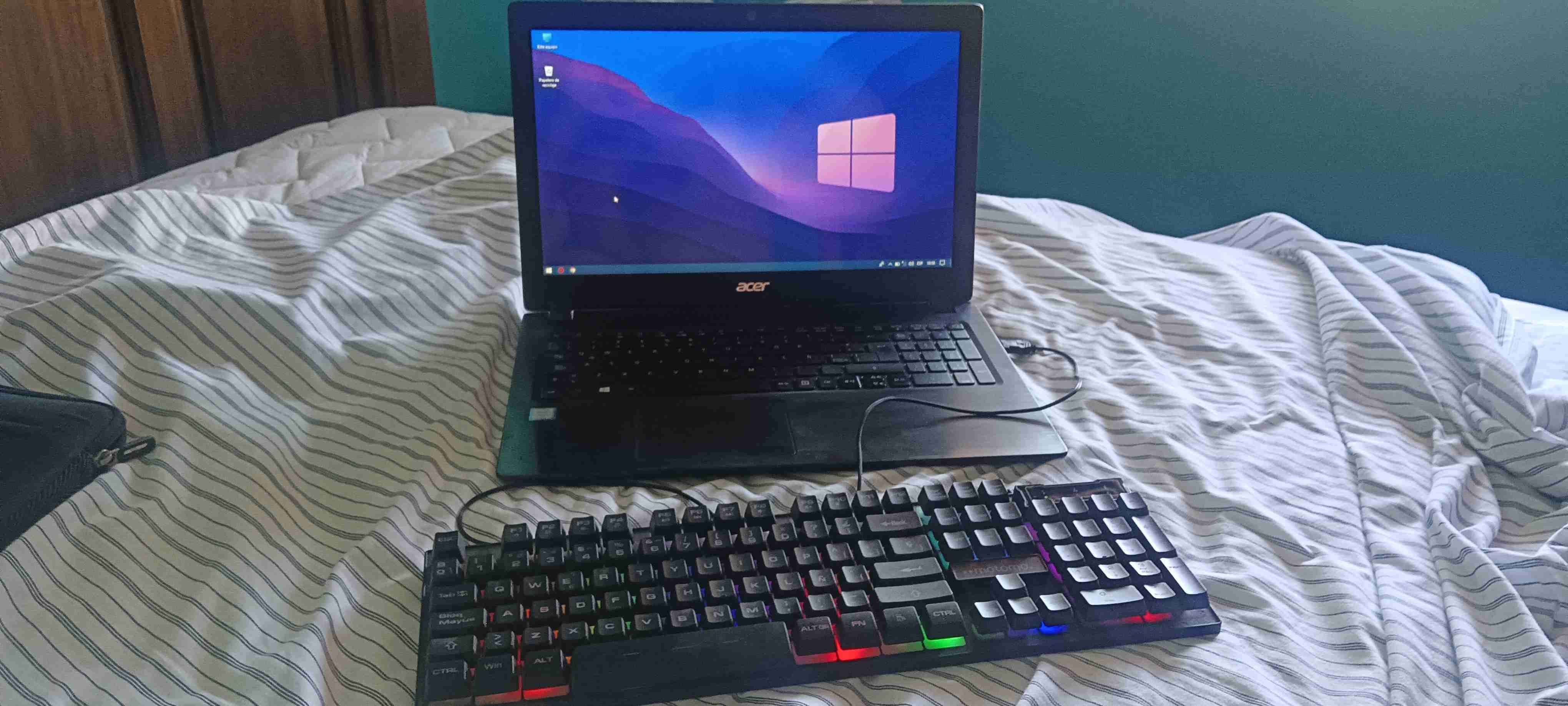 Laptop Acer actualizado con teclado extra - miniatura 2