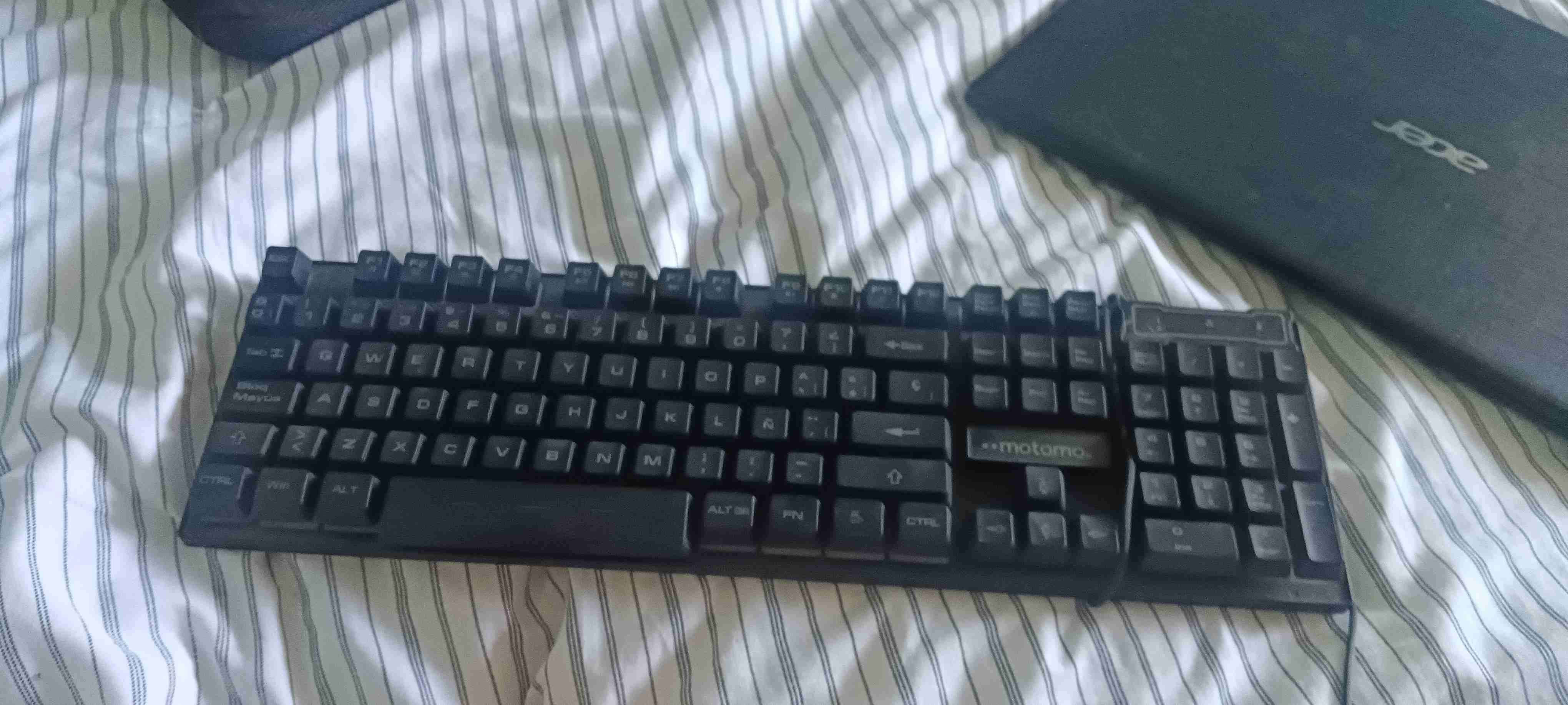 Laptop Acer actualizado con teclado extra - miniatura 3