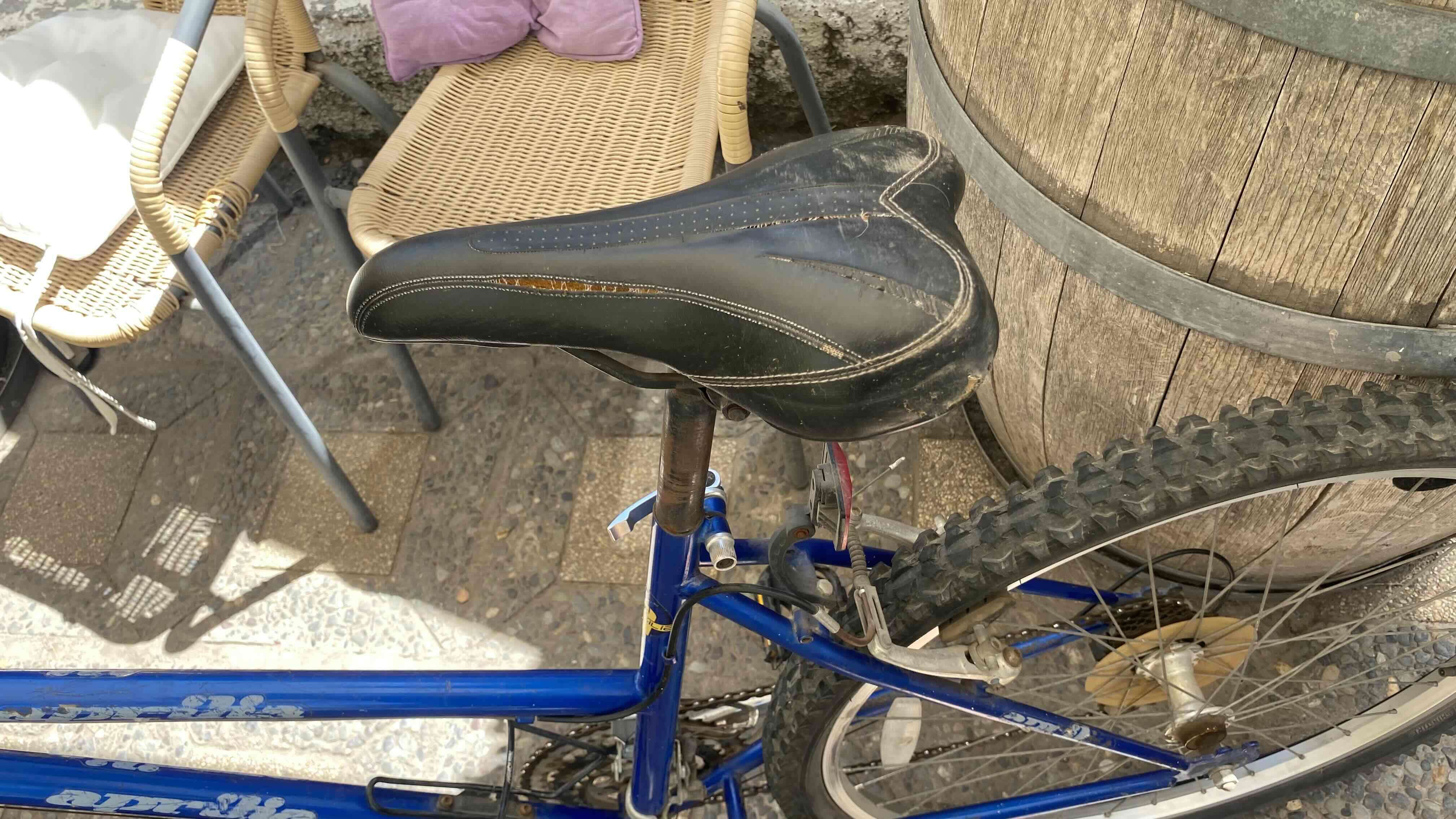 Bicicleta azul usada - miniatura 3